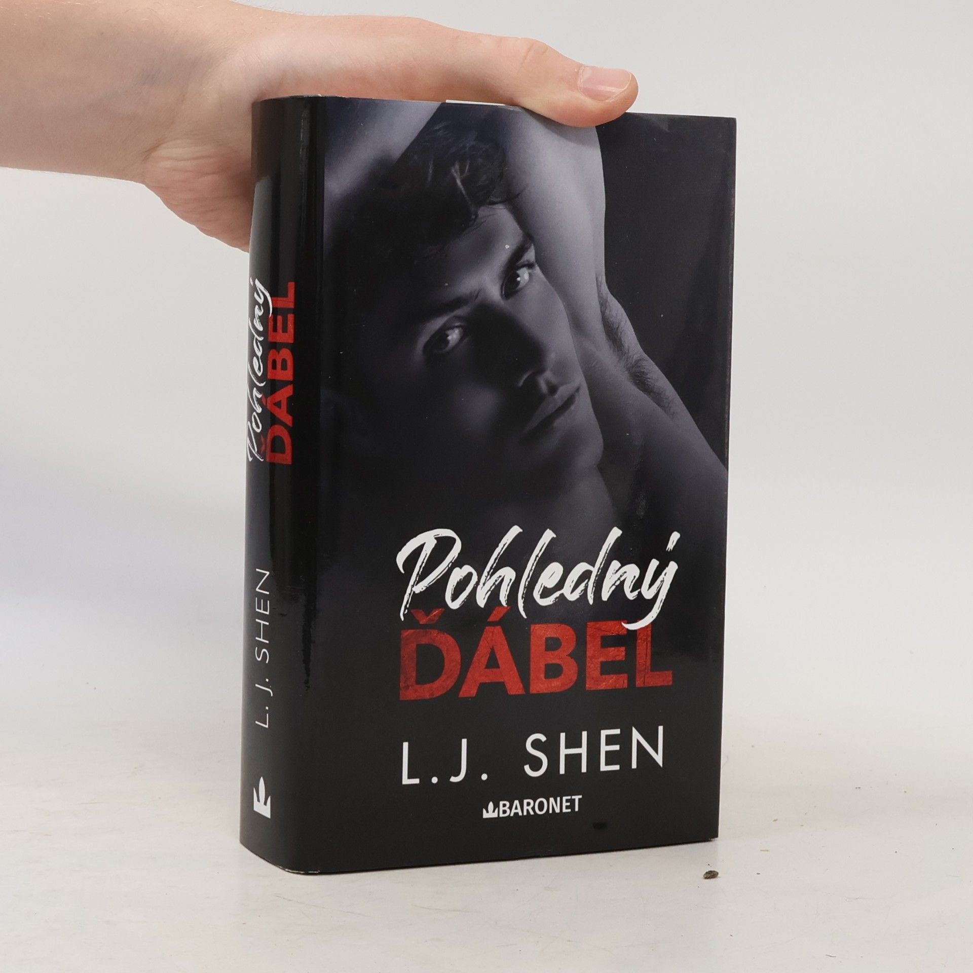 L. J. Shen Pohledný ďábel