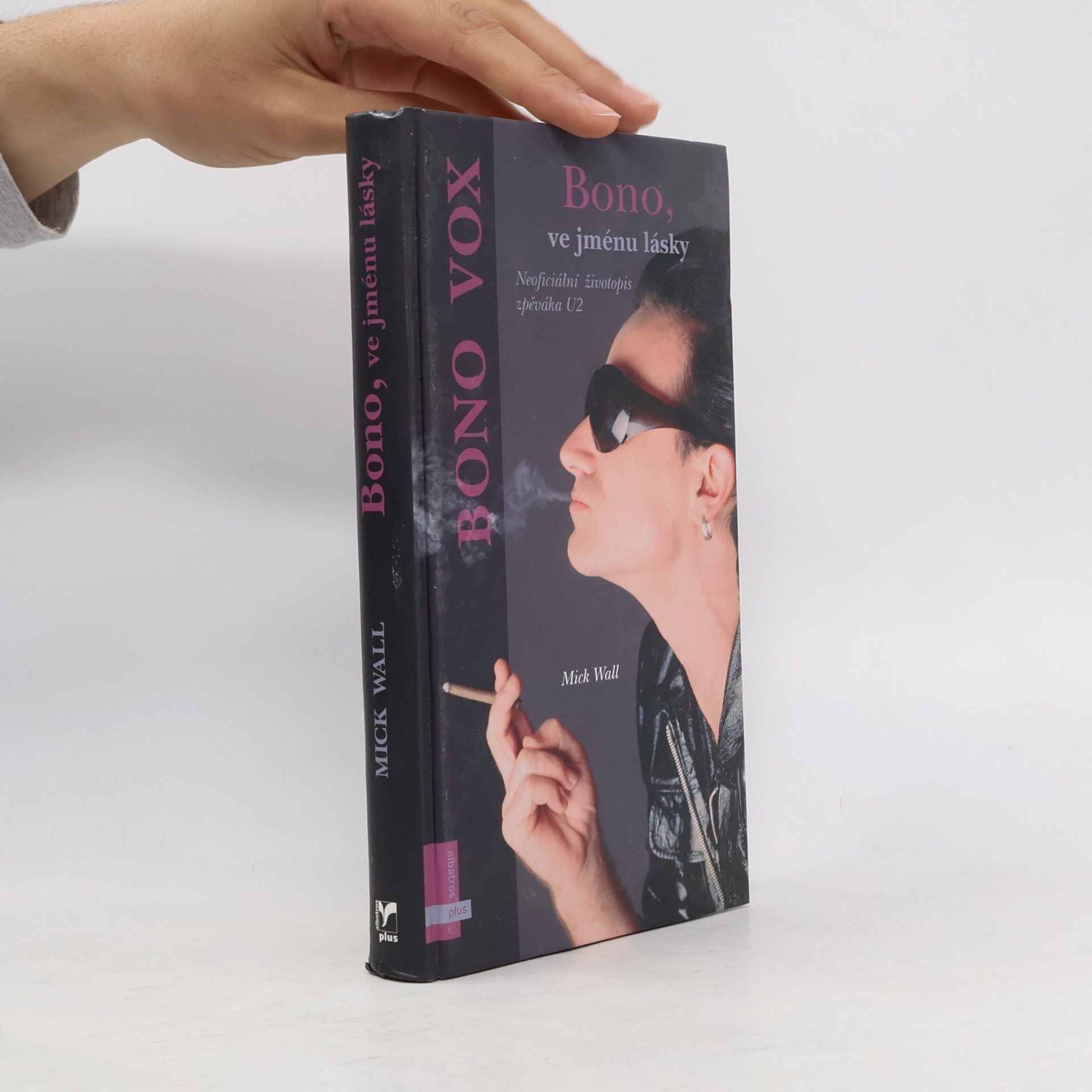 Mick Wall Bono, ve jménu lásky. Neoficiální životopis zpěváka U2. Bono Vox
