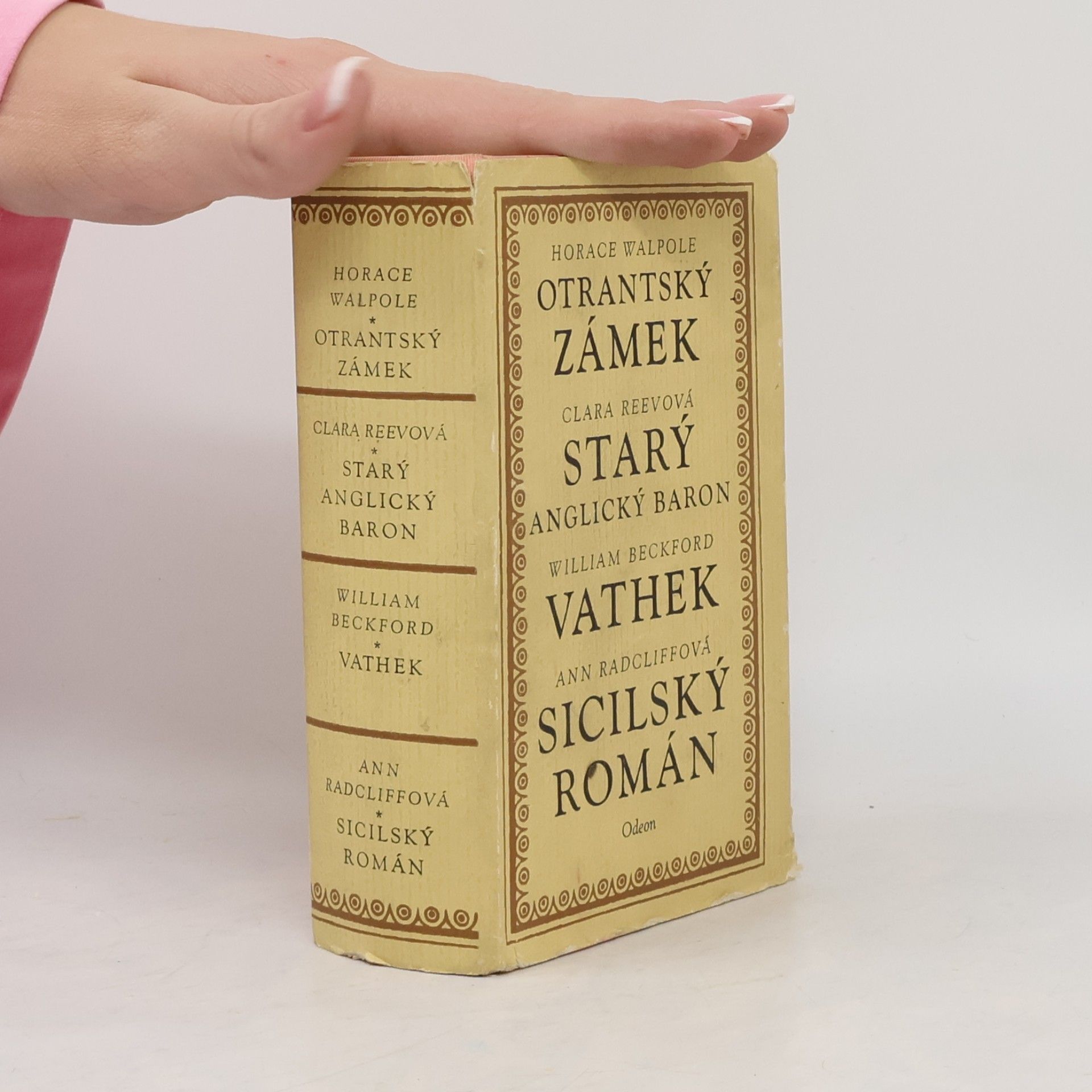Otrantský zámek. Starý anglický baron. Vathek. Sicilský román