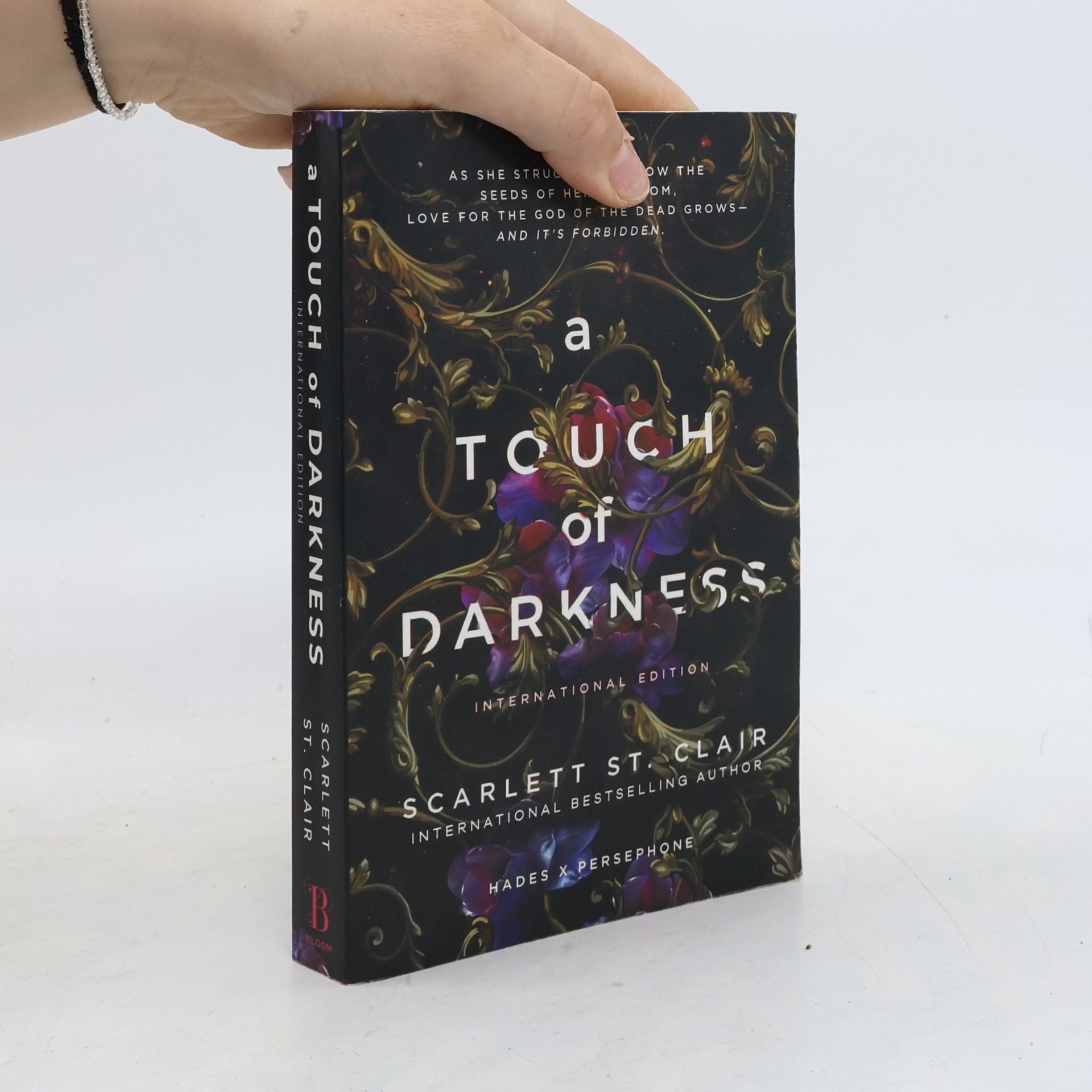Scarlett St. Clair A Touch of Darkness