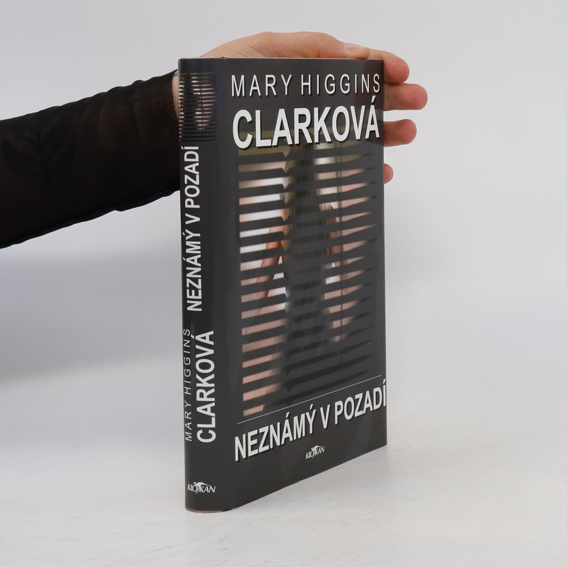 Mary Higginsová Clarková Neznámý v pozadí