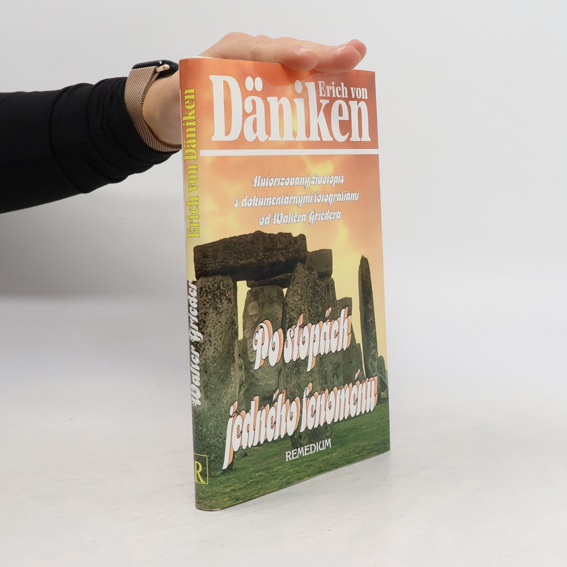 Erich von Däniken Po stopách jedného fenoménu
