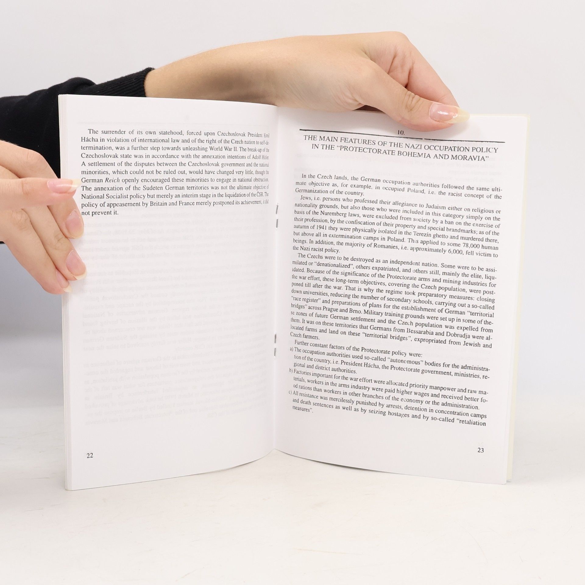 Iva Weidenhofferova A Conflictual Community, Catastrophe, Detente