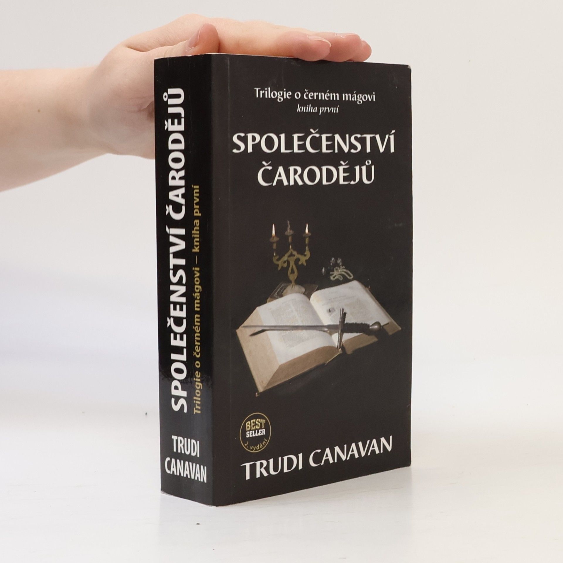 Trudi Canavan Společenství čarodějů
