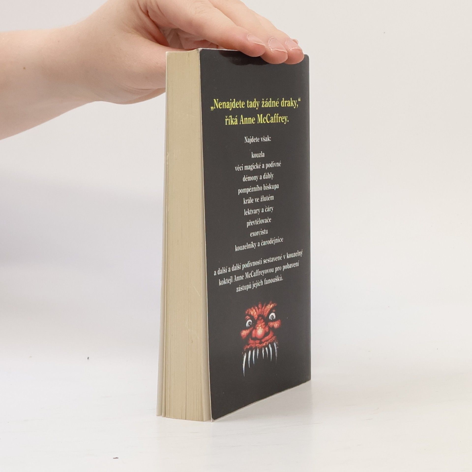 Anne McCaffrey S alchymisty nejsou žerty : sbírka kouzelných povídek o čarodějích a jiných podivnostech