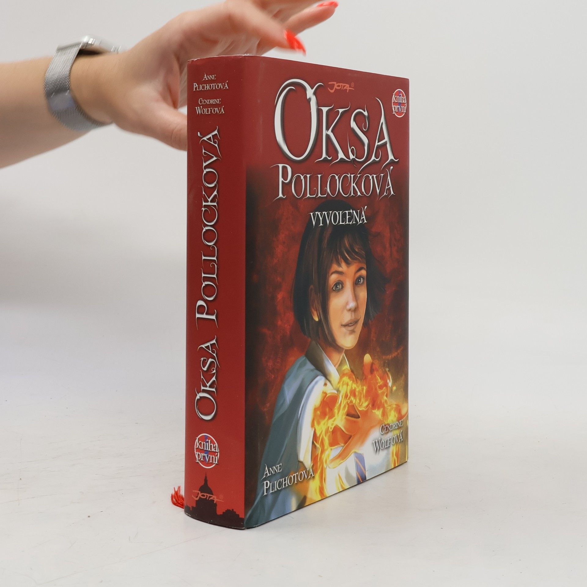 Oksa Pollocková. Vyvolená