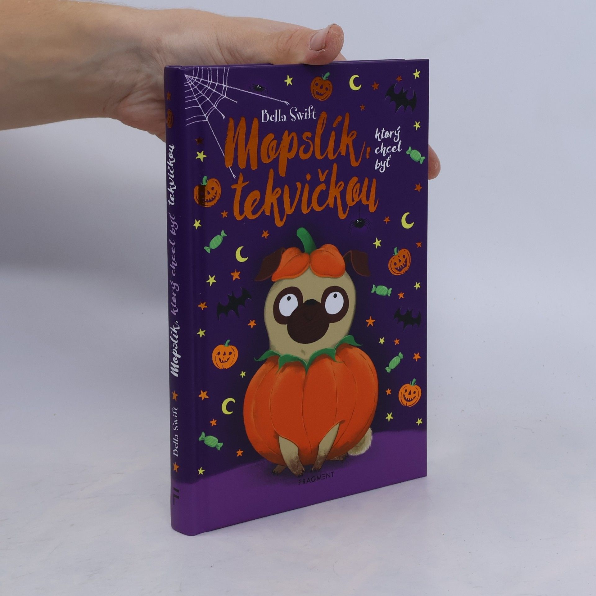Bella Swift Mopslík, ktorý chcel byť tekvičkou
