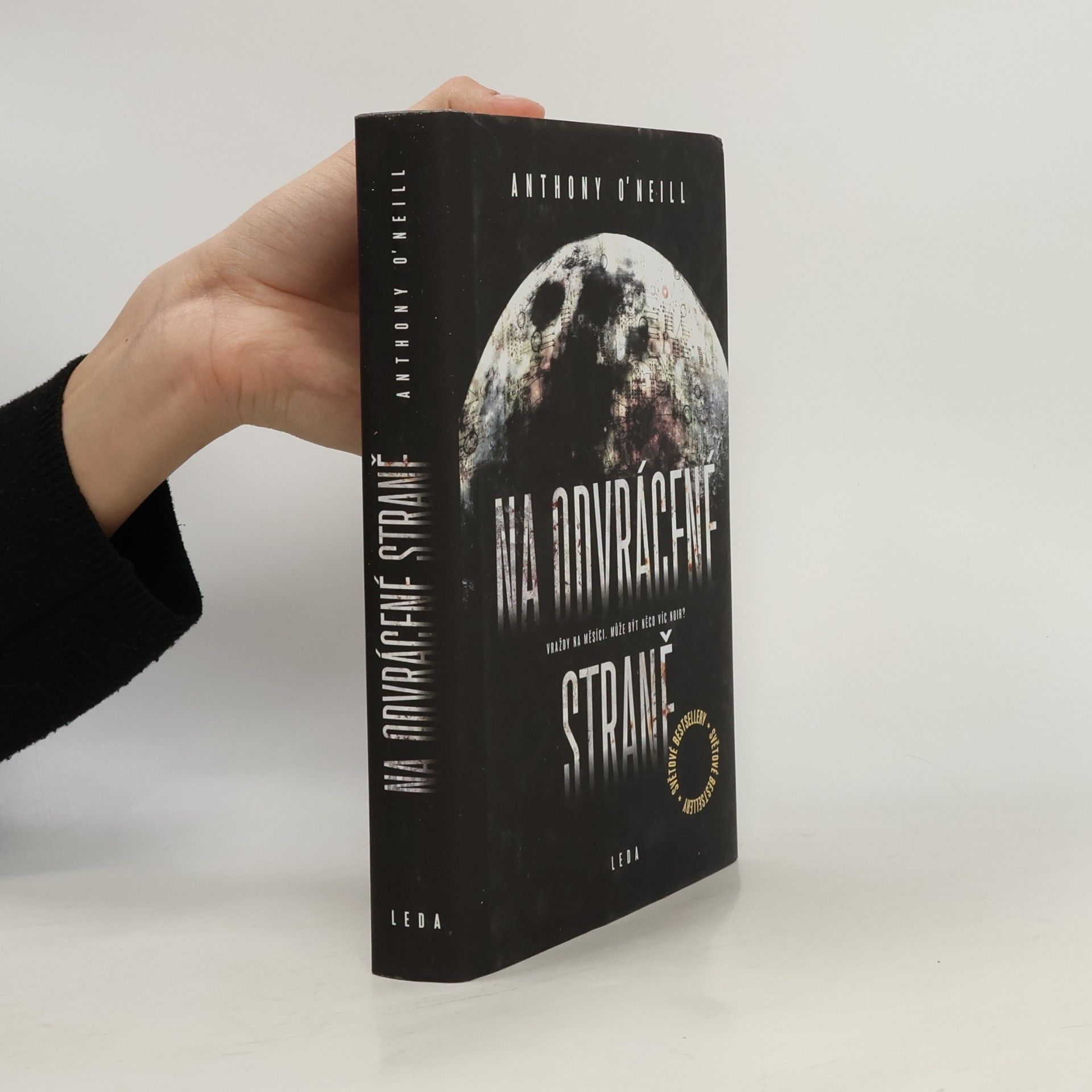 Anthony O'Neill Na odvrácené straně