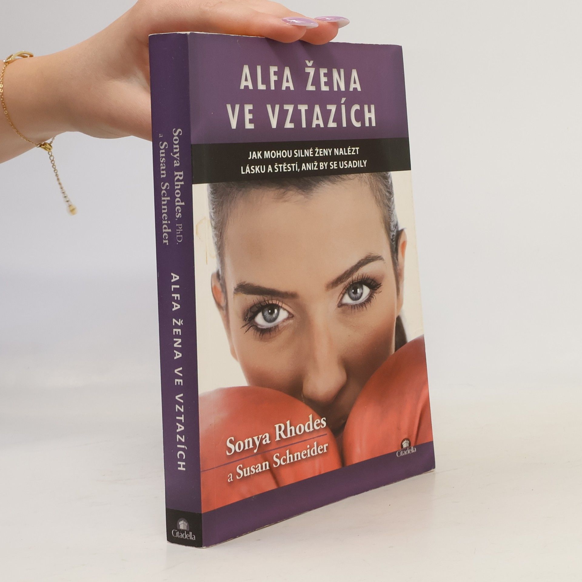 Sonya Rhodes Alfa žena ve vztazích