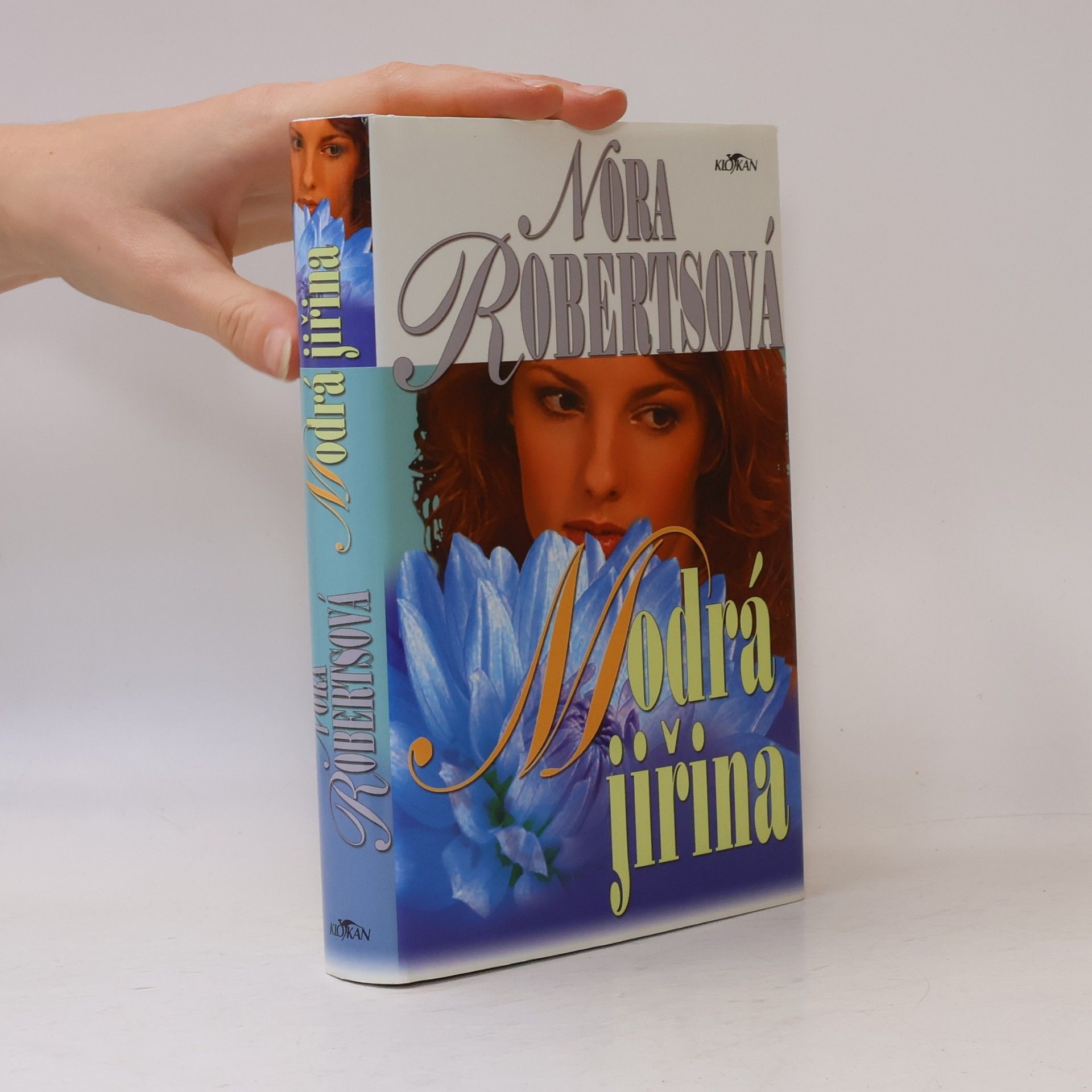 Nora Roberts Modrá jiřina