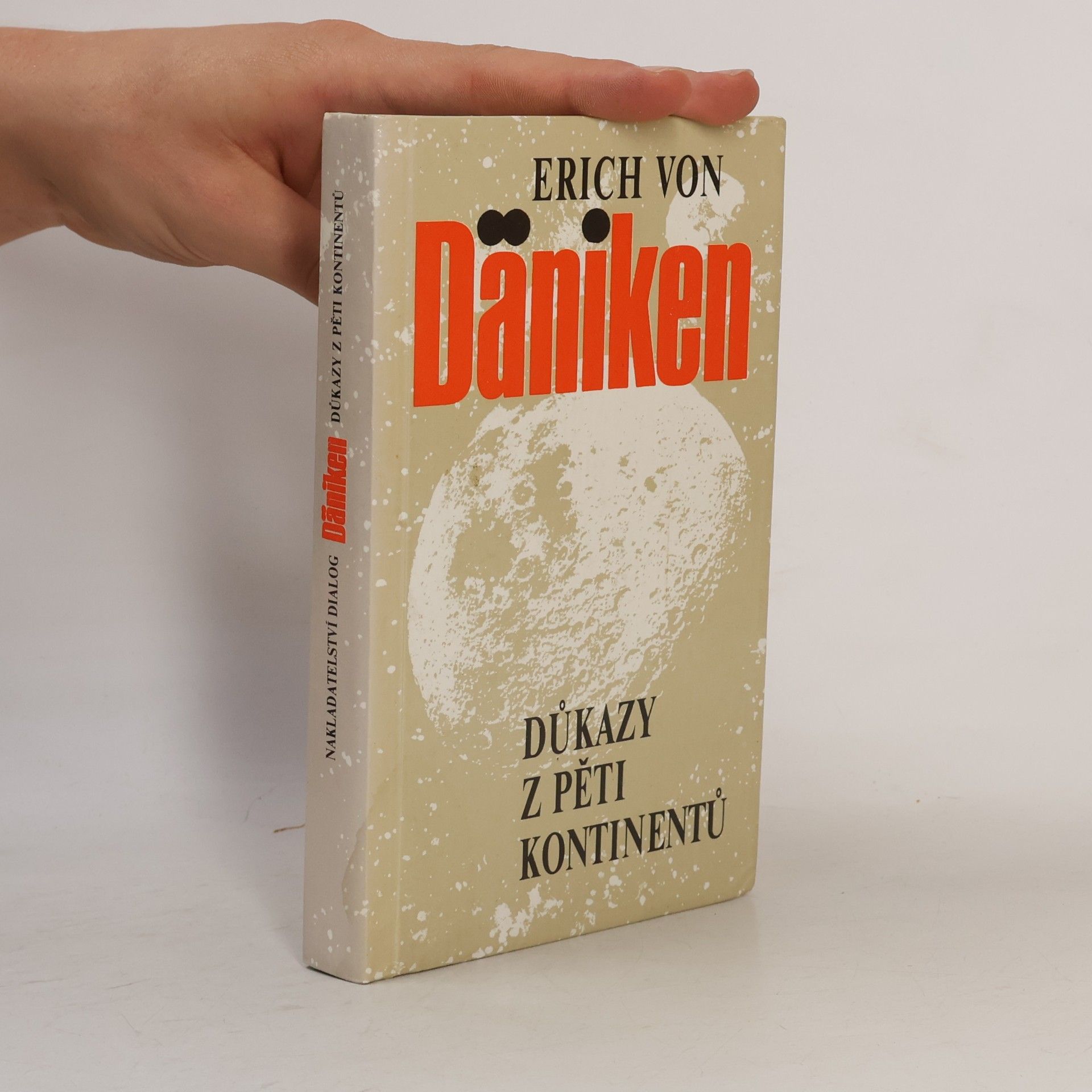 Erich von Däniken Důkazy z pěti kontinentů