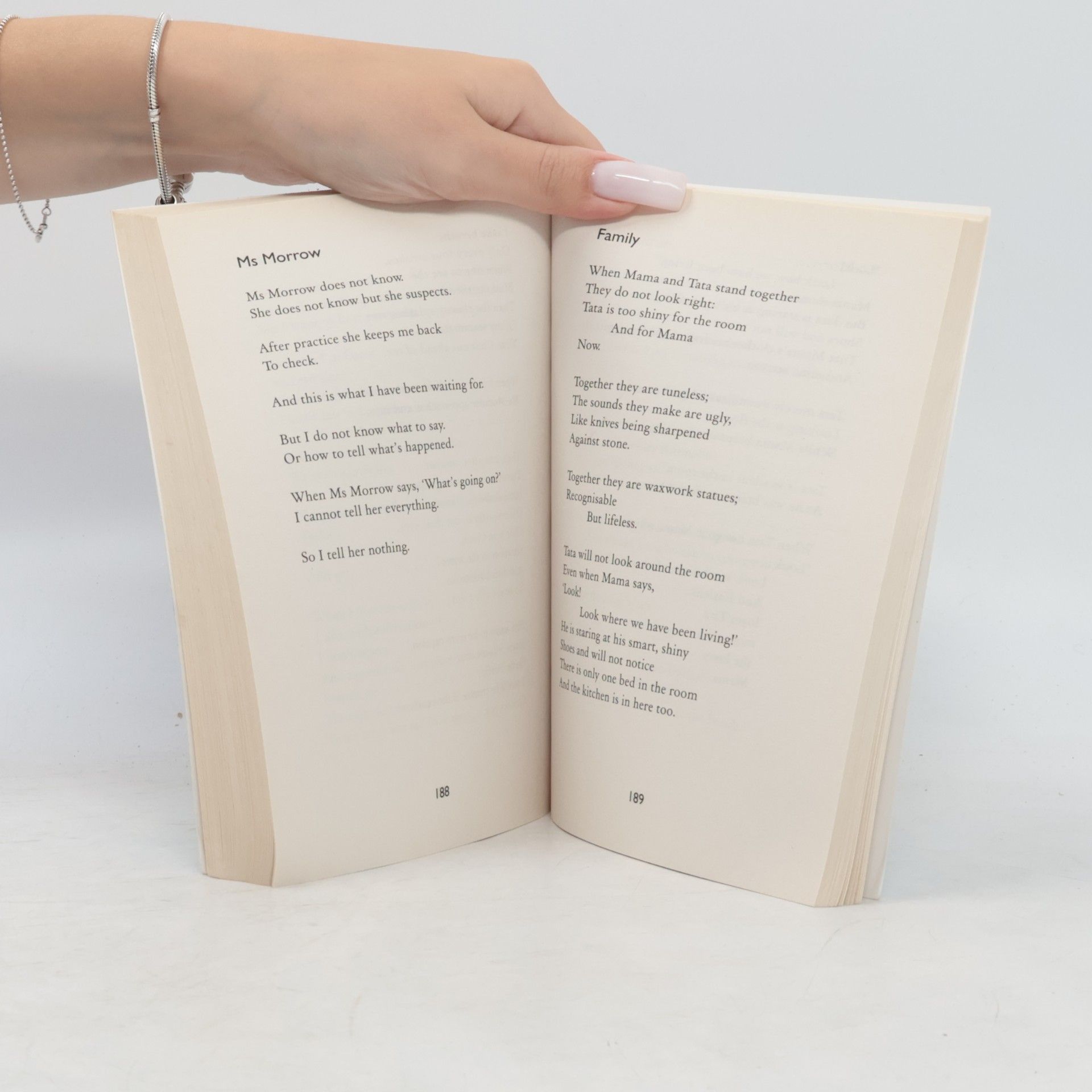 Sarah Crossan The Weight of Water. Die Sprache des Wassers, englische Ausgabe