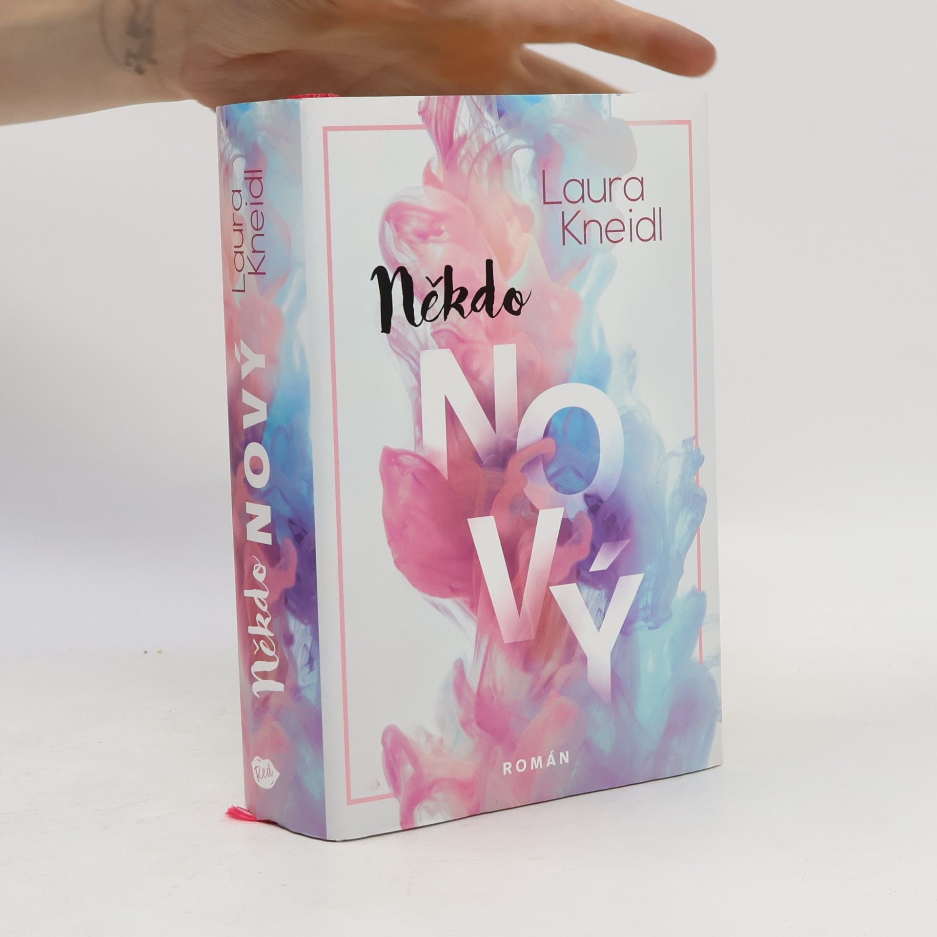 Laura Kneidl Někdo nový