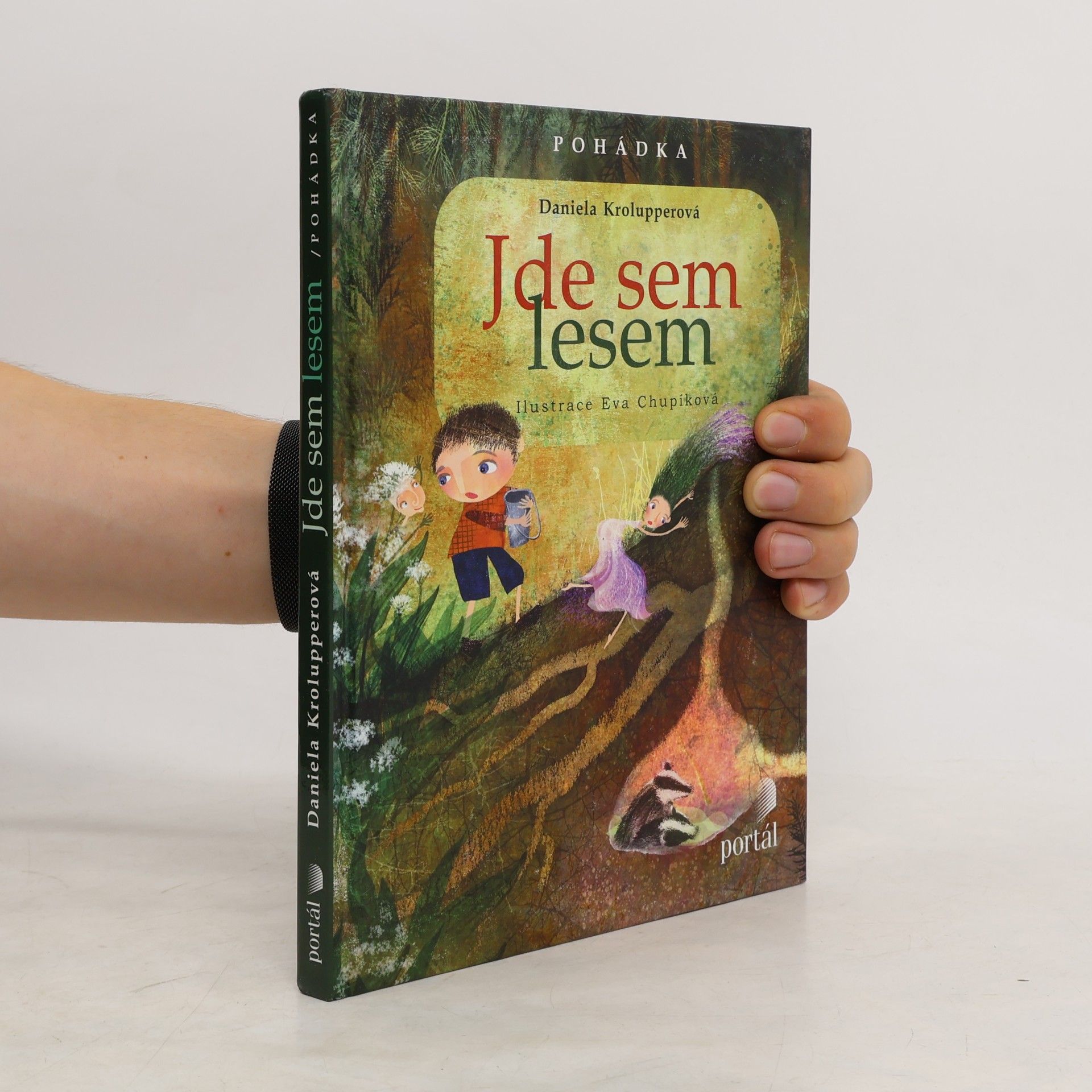 Daniela Krolupperová Jde sem lesem