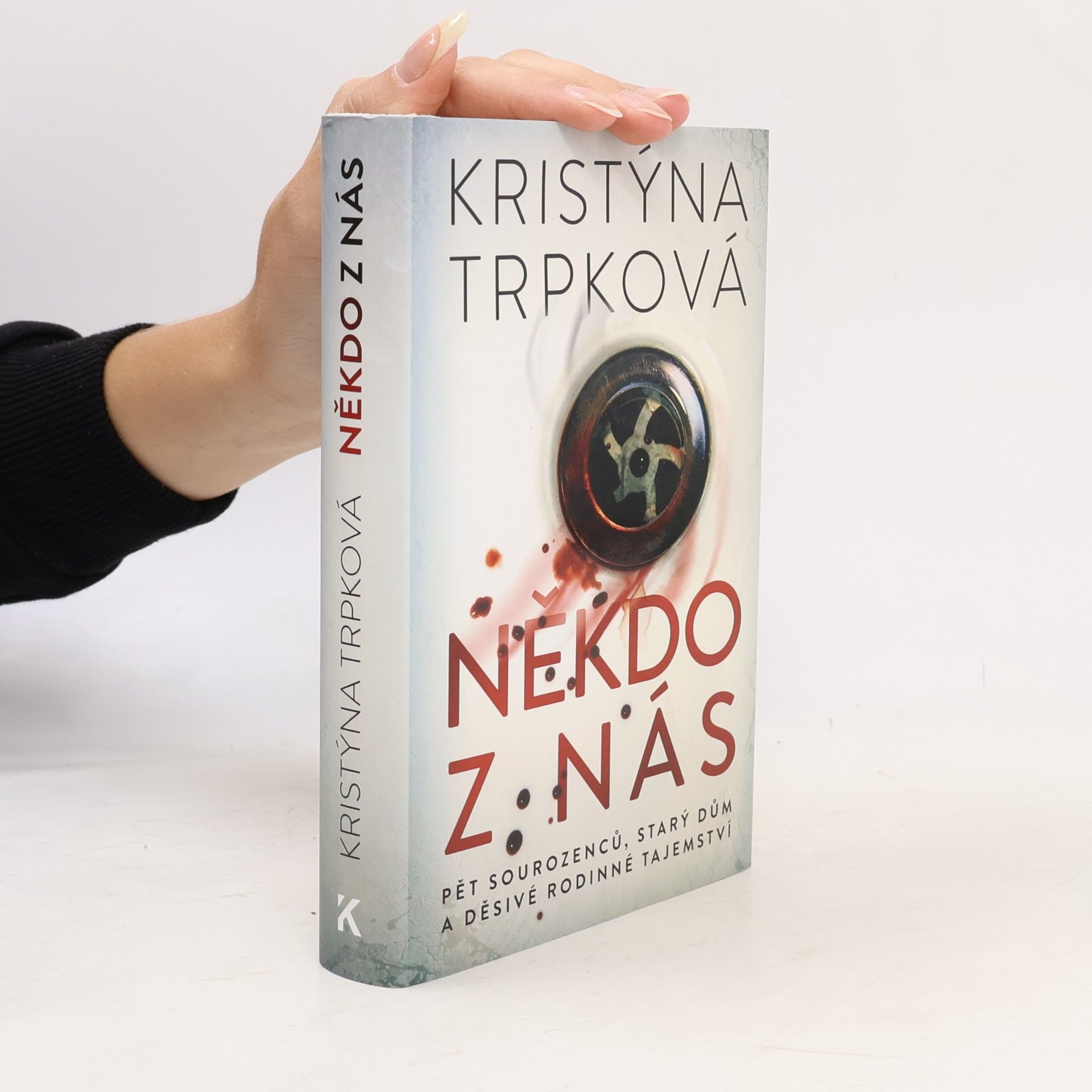 Někdo z nás