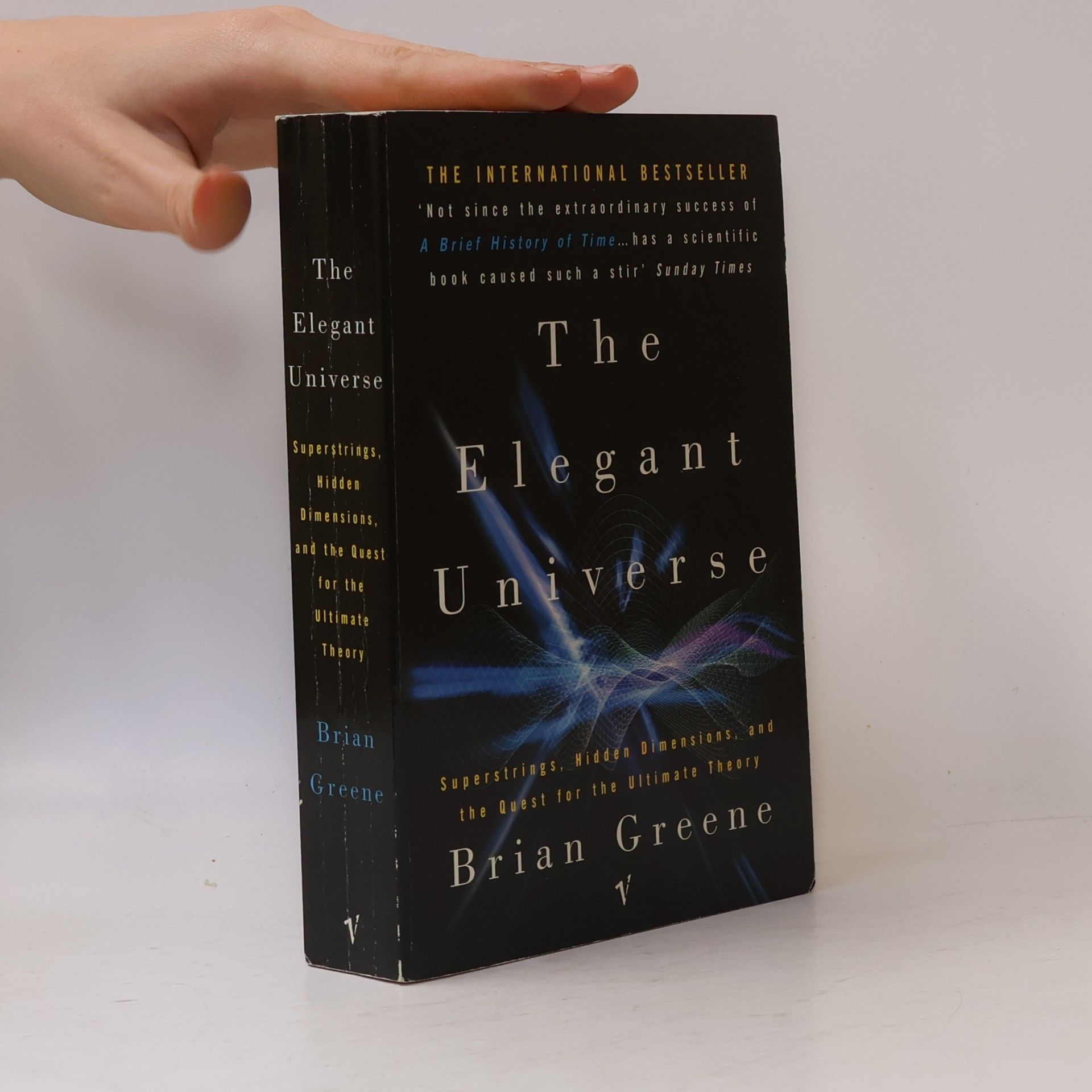The elegant universe. Superstrings, hidden dimensions, and the quest for the ultimate theory