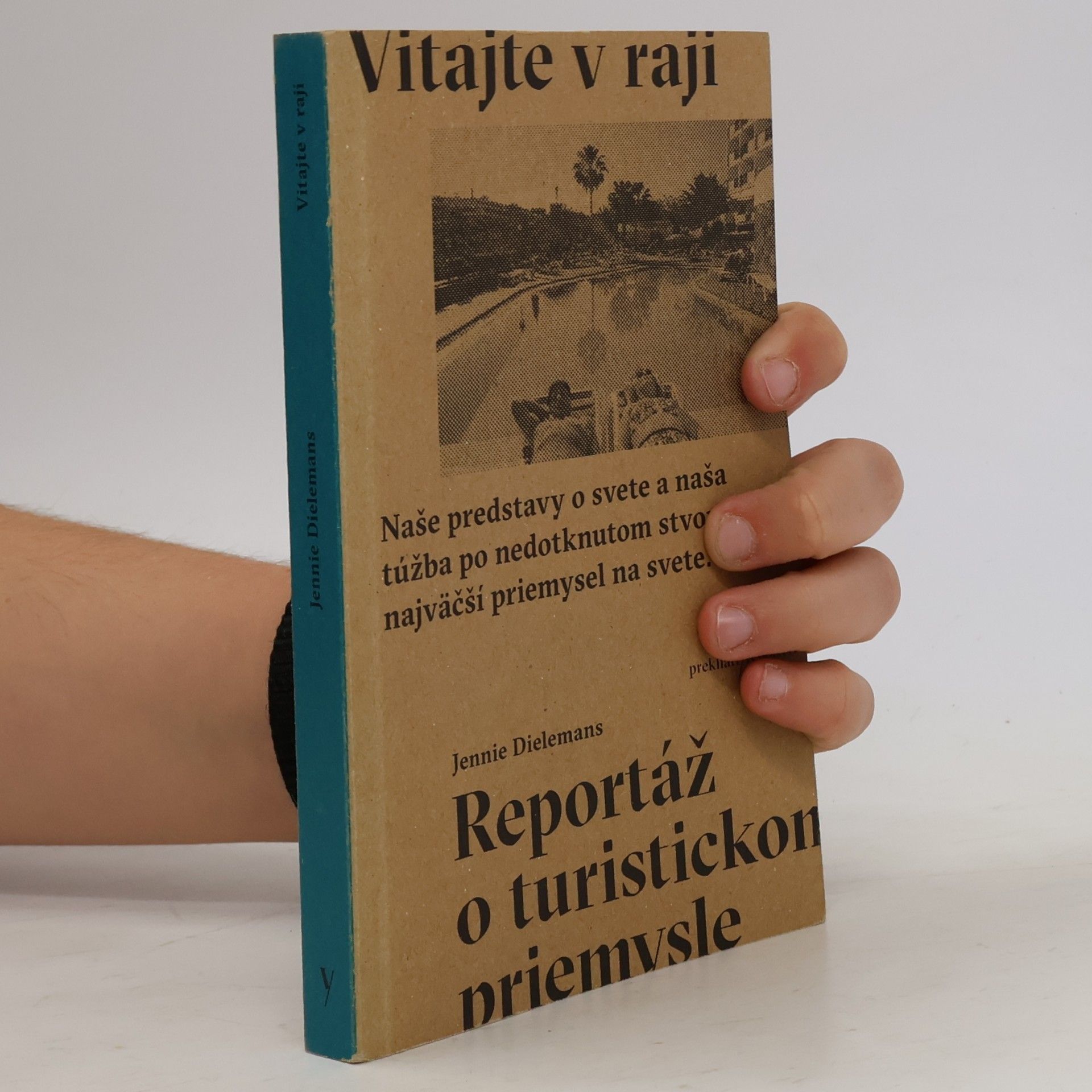 Alexandra Debnárová Vitajte v raji: Reportáž o turistickom priemysle