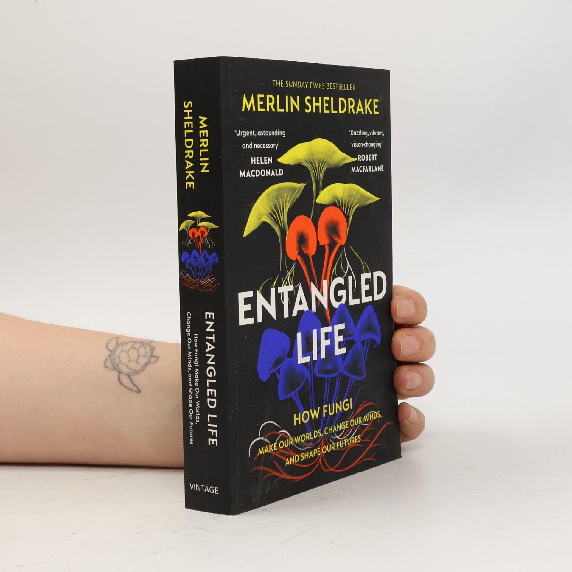 Merlin Sheldrake Entangled life : how fungi make our worlds, change our minds, and shape our futures