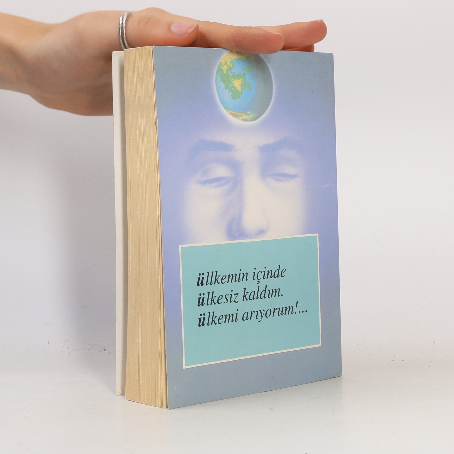 Emine Şenlikoǧlu Ülkemi̇ ariyorum