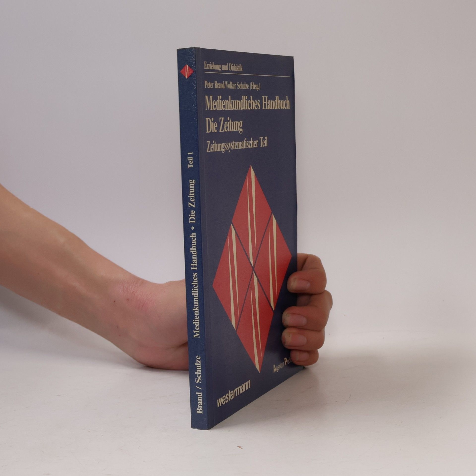 Medienkundliches Handbuch