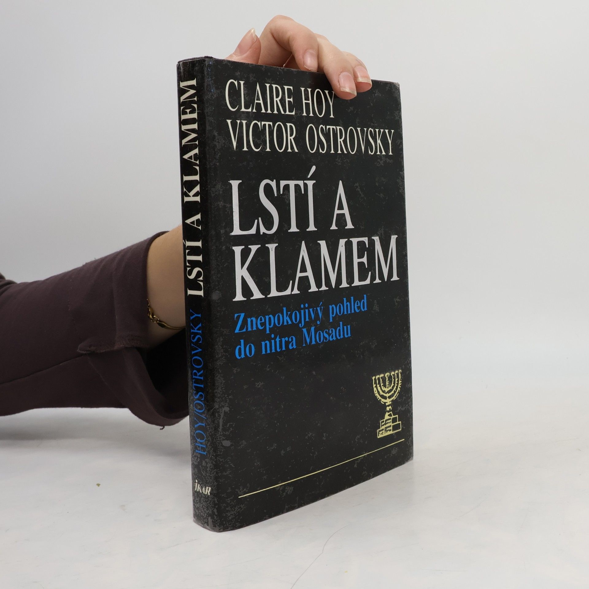 Victor Ostrovsky Lstí a klamem: Znepokojivý pohled do nitra Mosadu