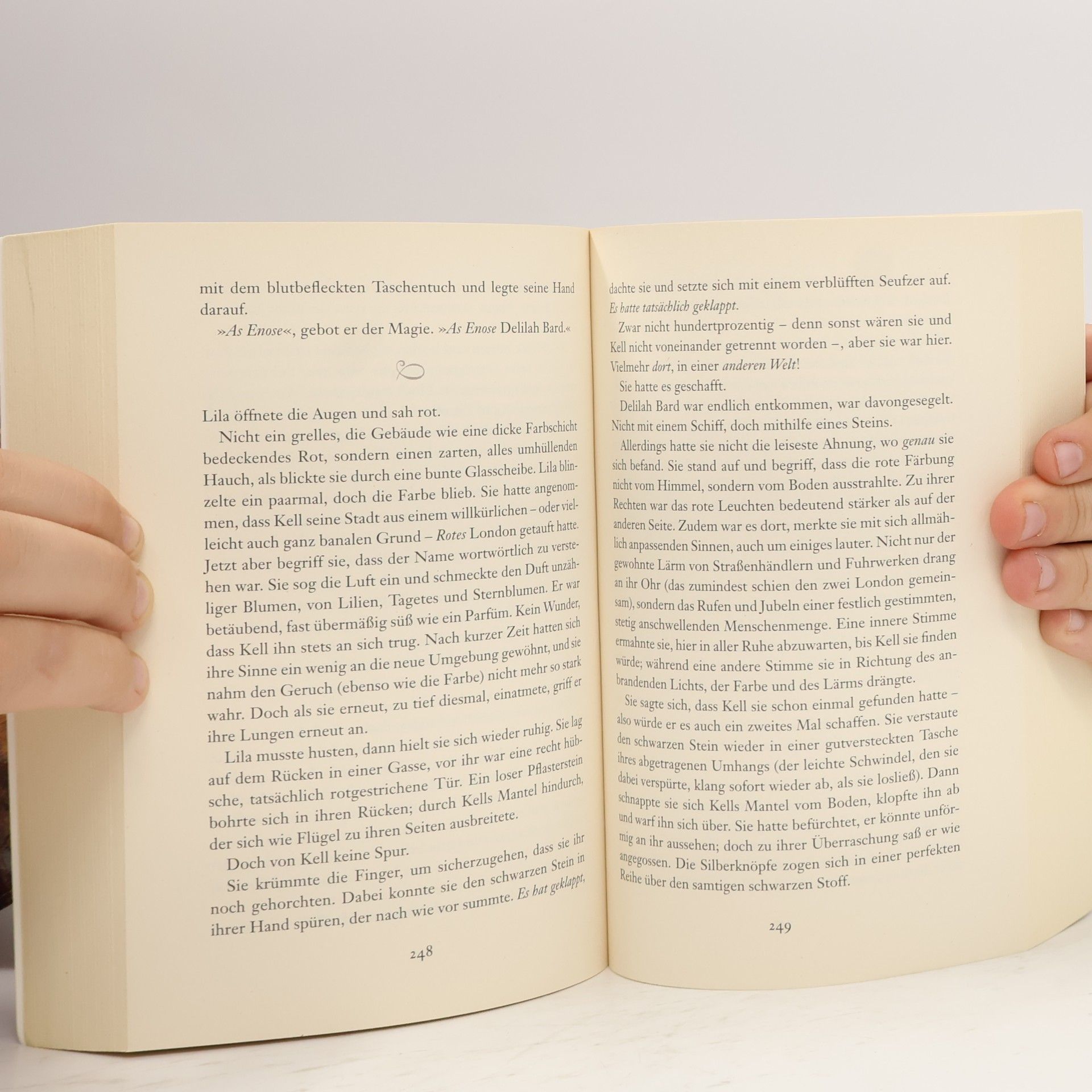 Victoria Schwab Vier Farben der Magie