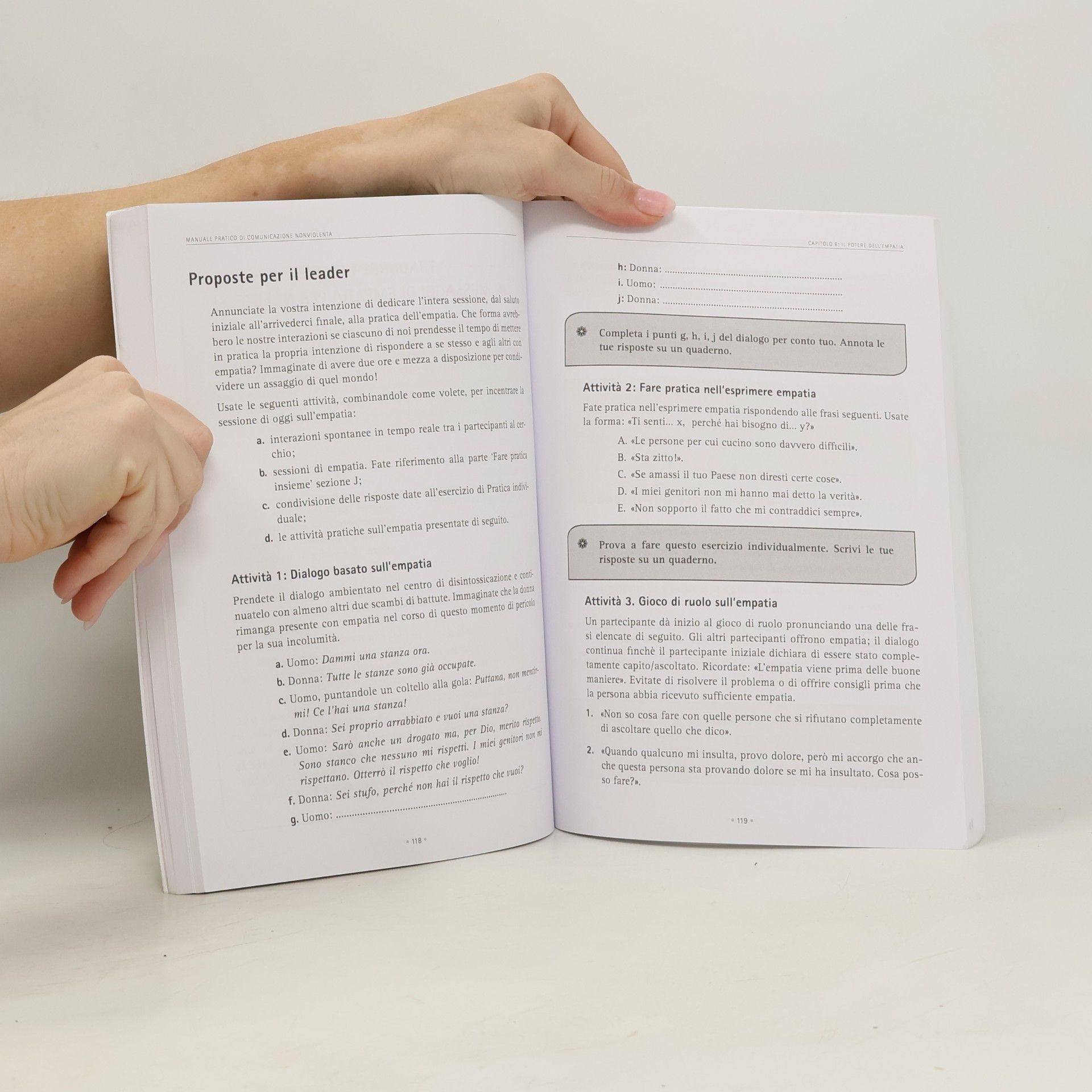 Lucy Leu Manuale pratico di comunicazione nonviolenta per lo studio individuale o di gruppo del libro «Le parole sono finestre (oppure muri)» di Marshall Rosenberg