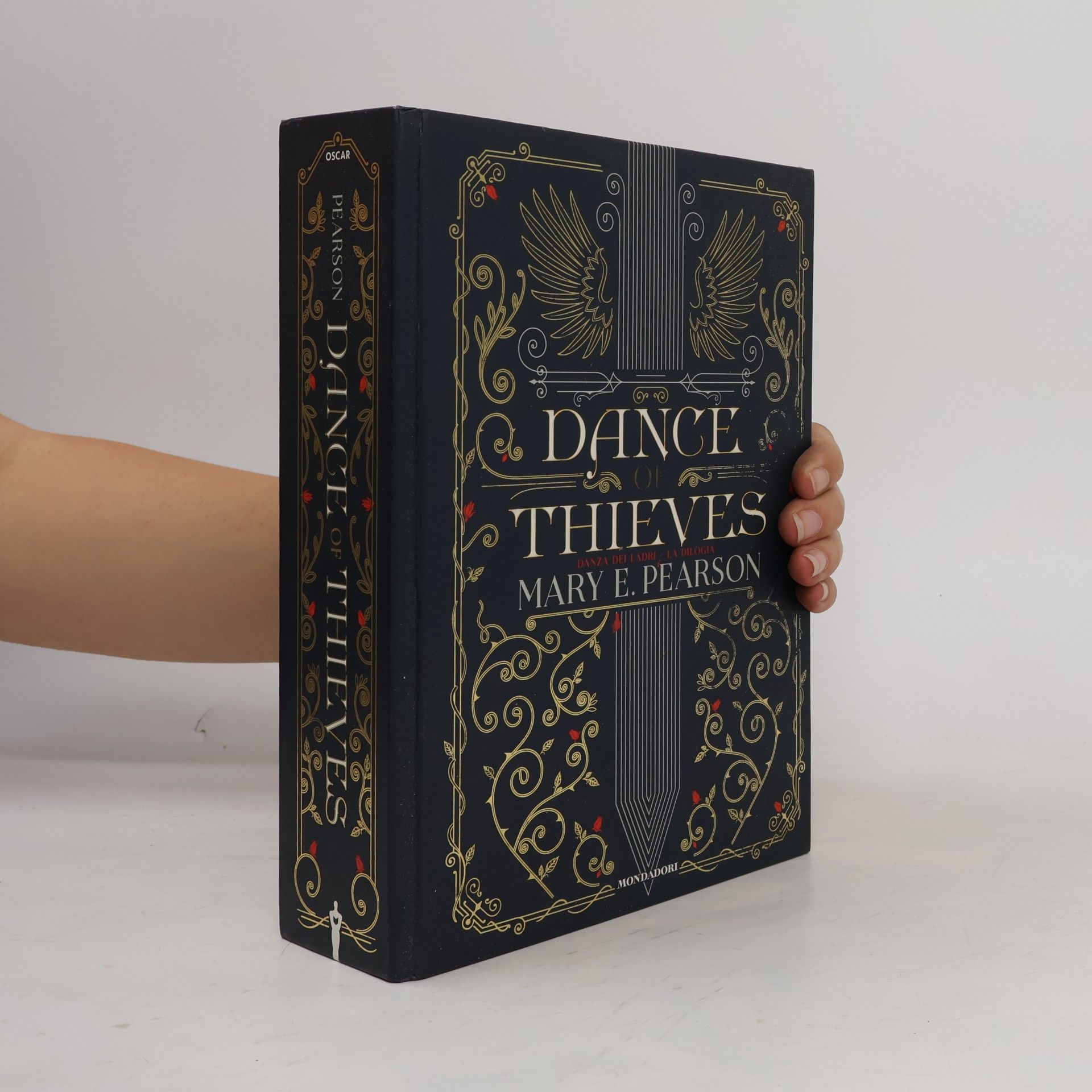 Mary E. Pearson Dance of Thieves