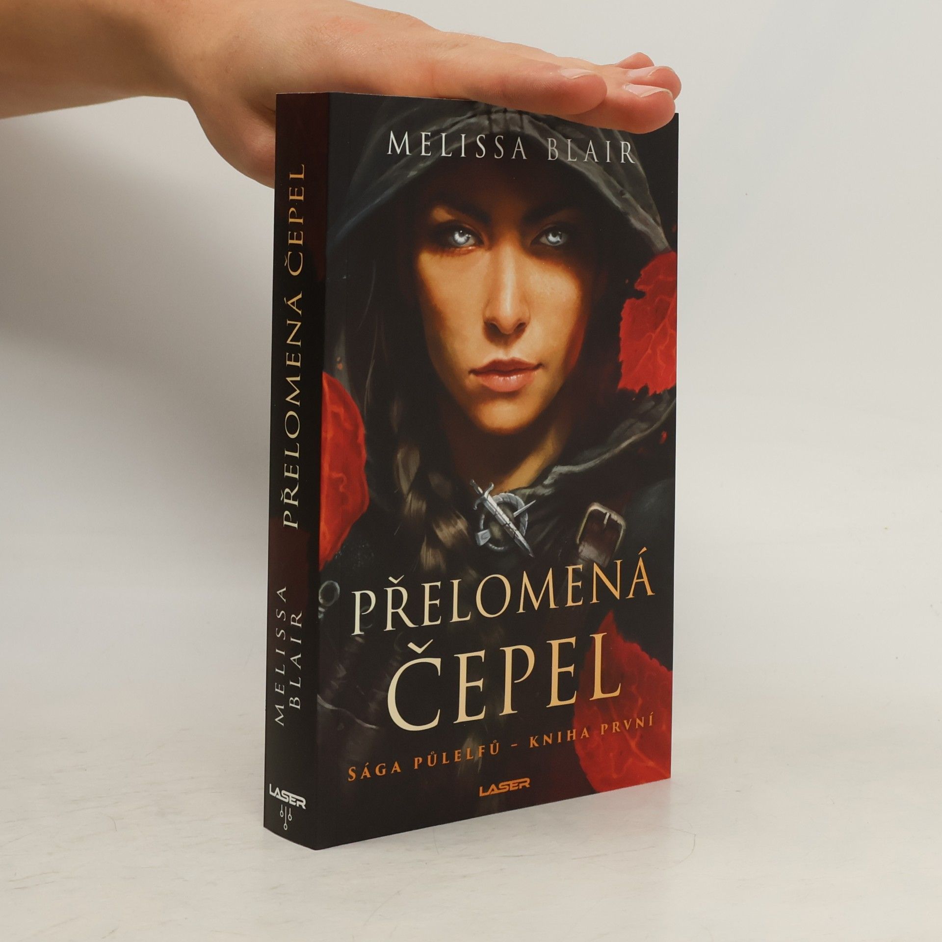 Sága půlelfů 1. Přelomená čepel