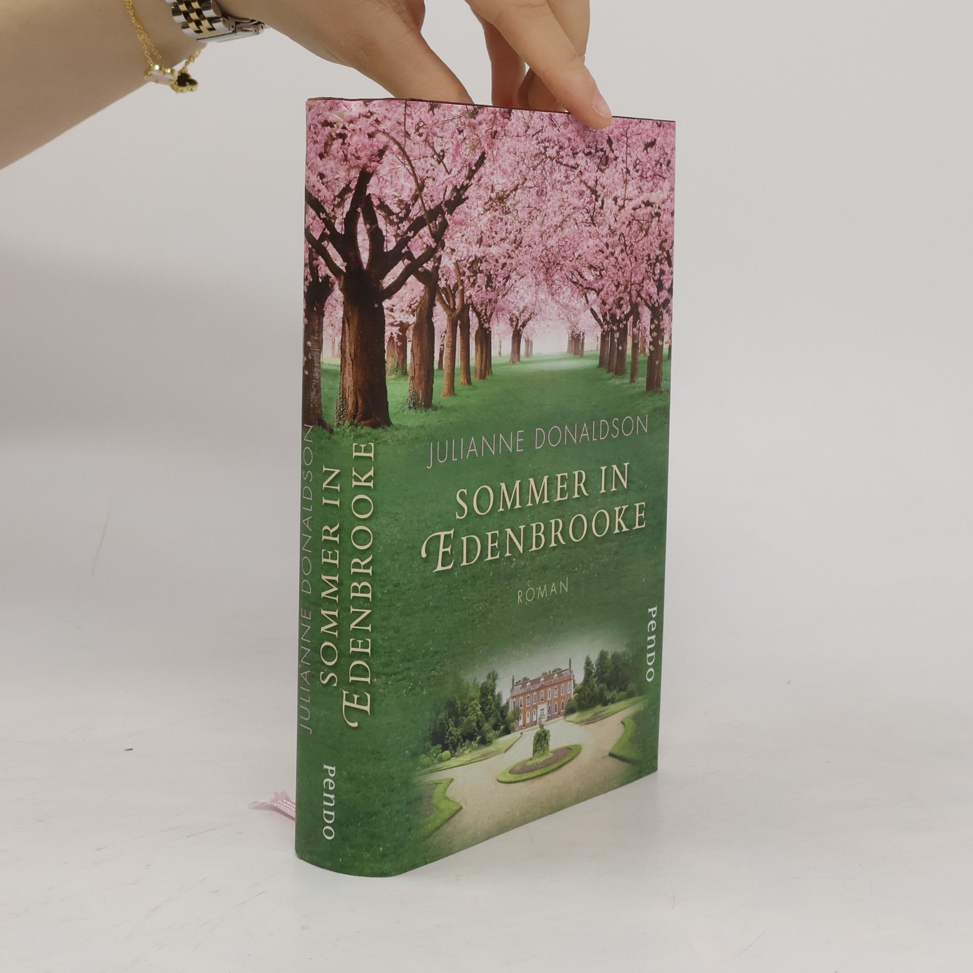 Julianne Donaldson Sommer in Edenbrooke