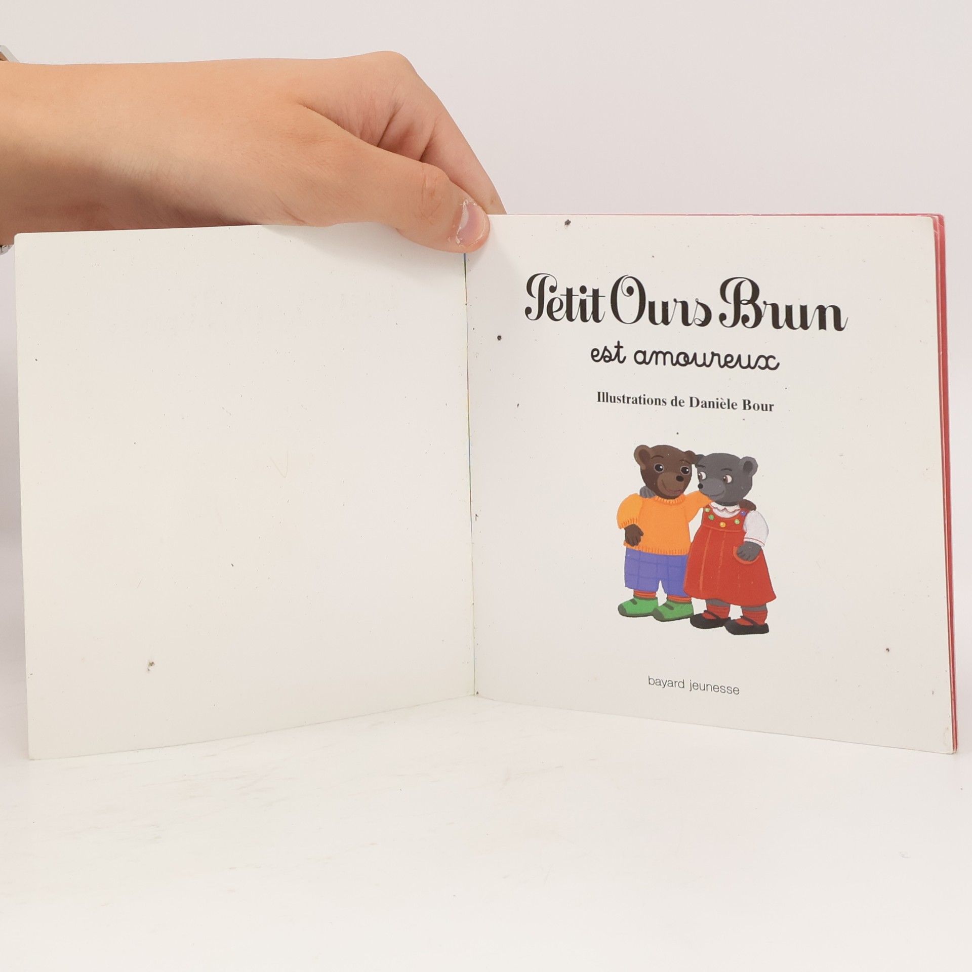 Pomme d'Api Petit Ours Brun est amoureux