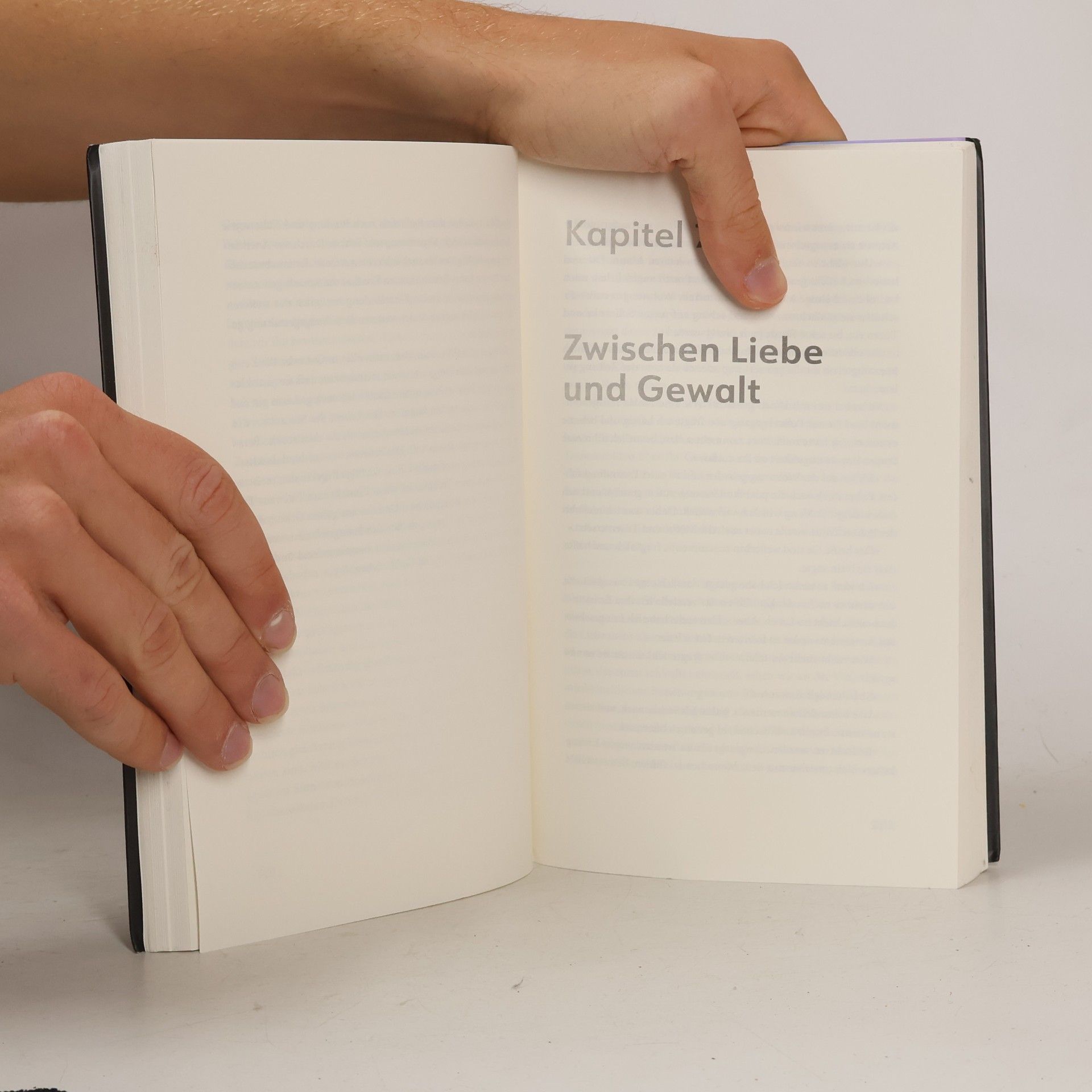 Nesibe Kahraman Alles, was dazwischenliegt. Von der Kunst, innere Widersprüche und Mehrdeutigkeit auszuhalten