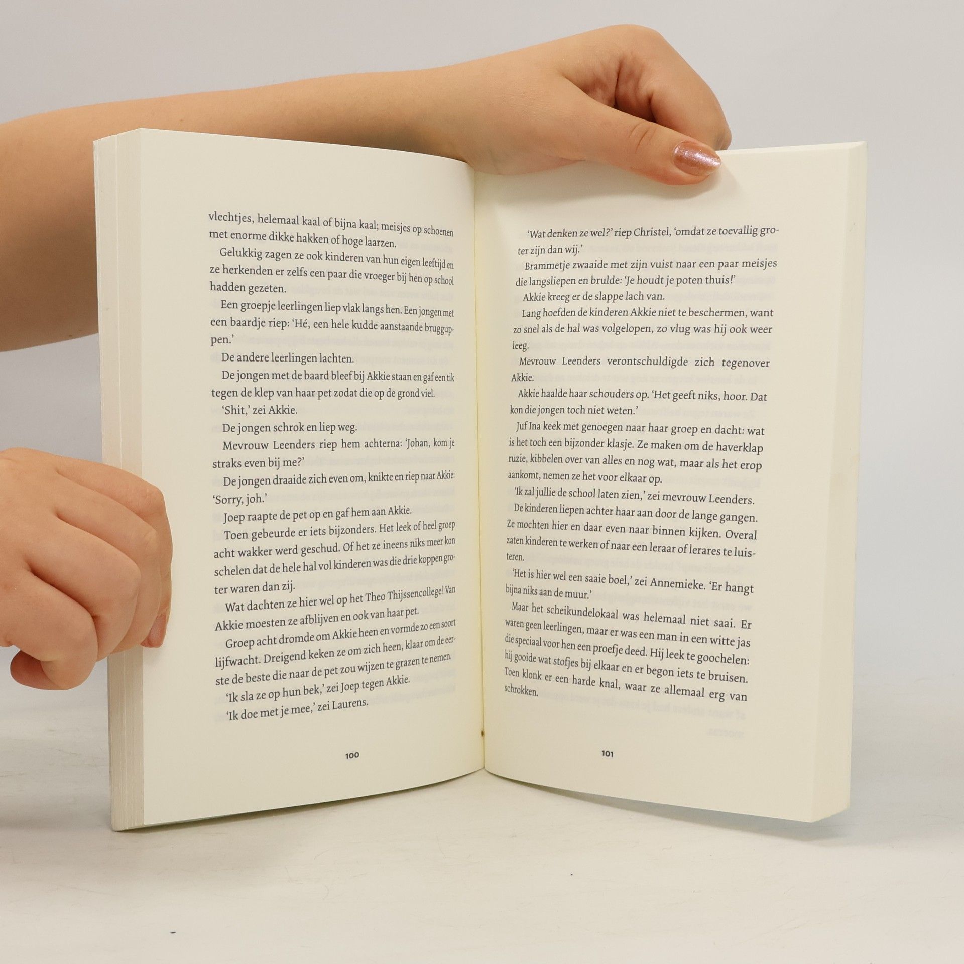 Jacobus Maria Vriens Geef mij maar een BOEK: Achtste-groepers huilen niet