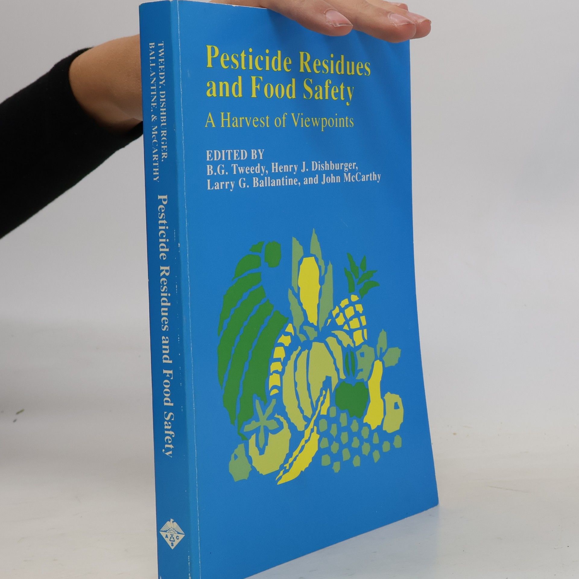 Kolektiv autorů Pesticide Residues and Food Safety