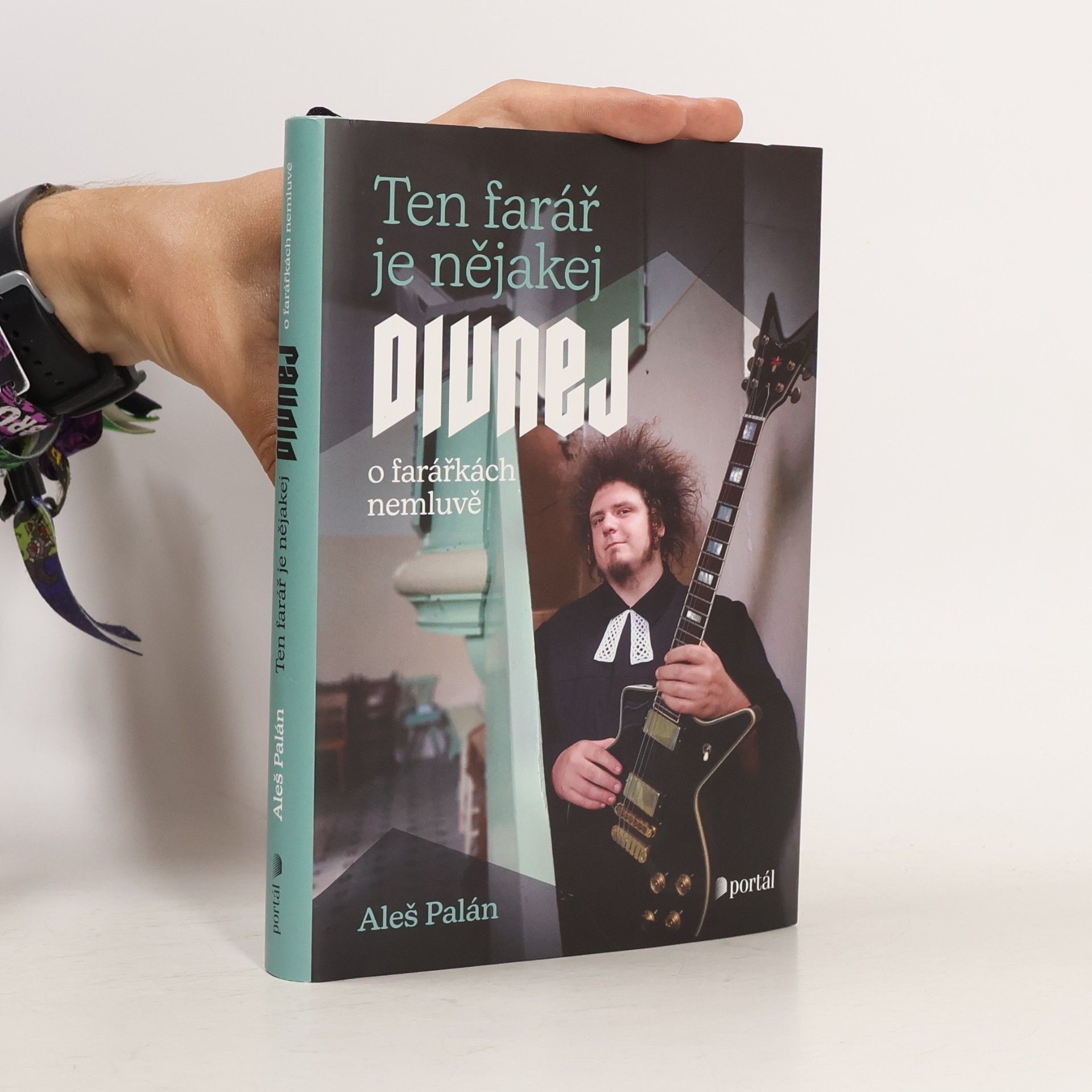 Aleš Palán Ten farář je nějakej divnej, o farářkách nemluvě