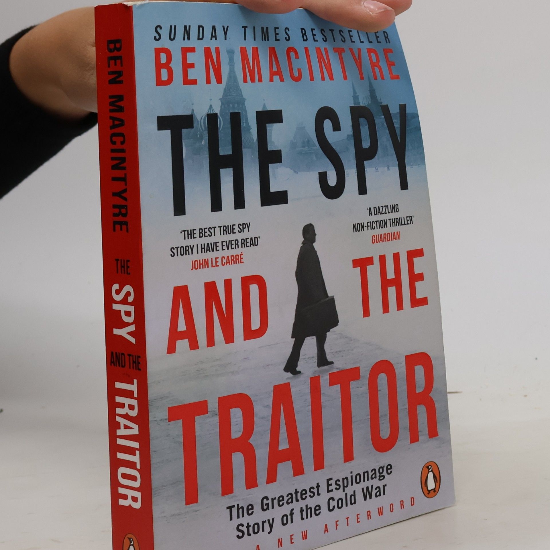 Ben Macintyre The spy and the traitor : the greatest espionage story of the Cold War