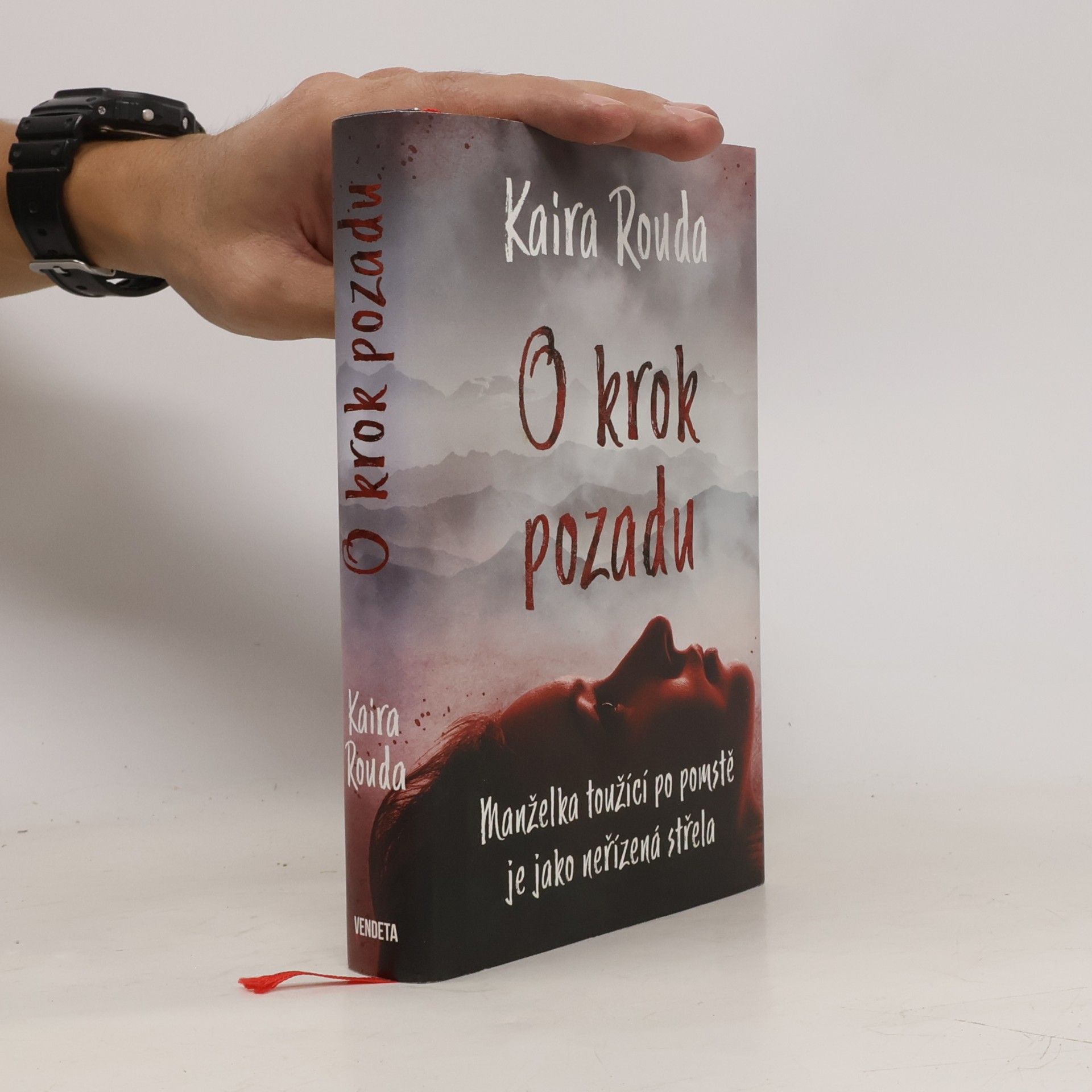 Kaira Sturdivant Rouda O krok pozadu