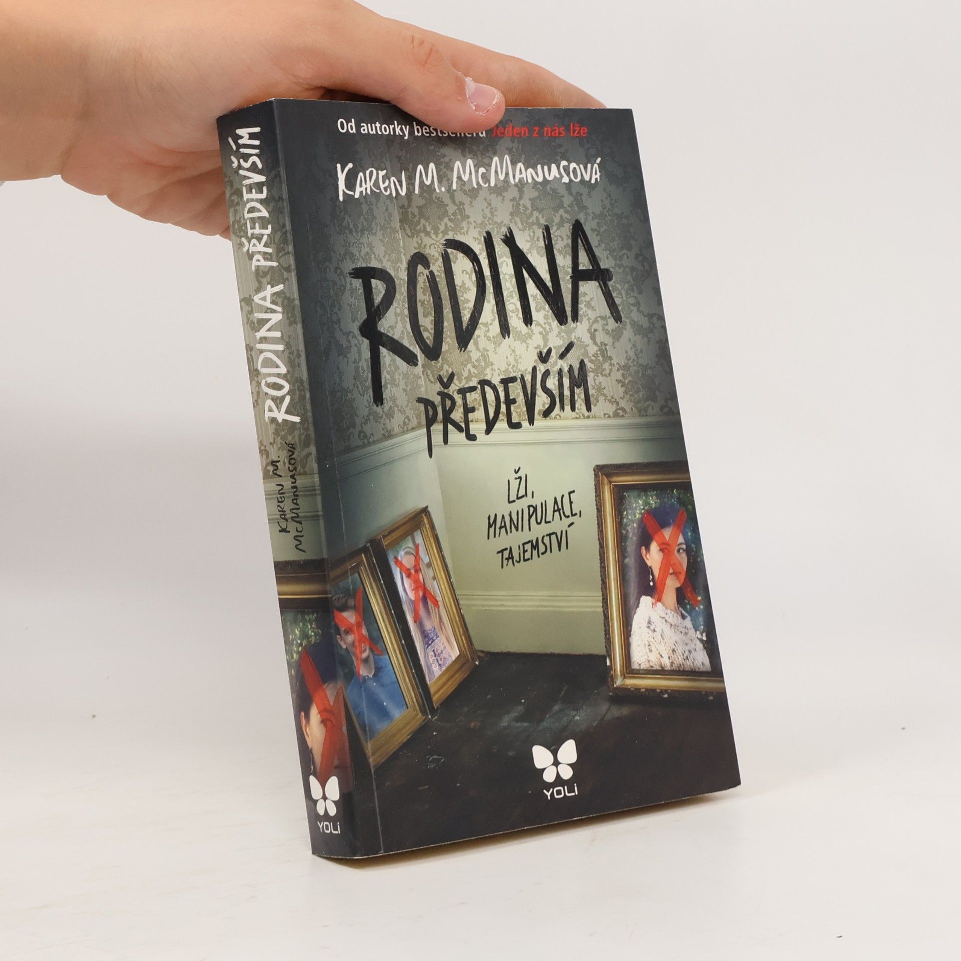 Karen M. McManus Rodina především