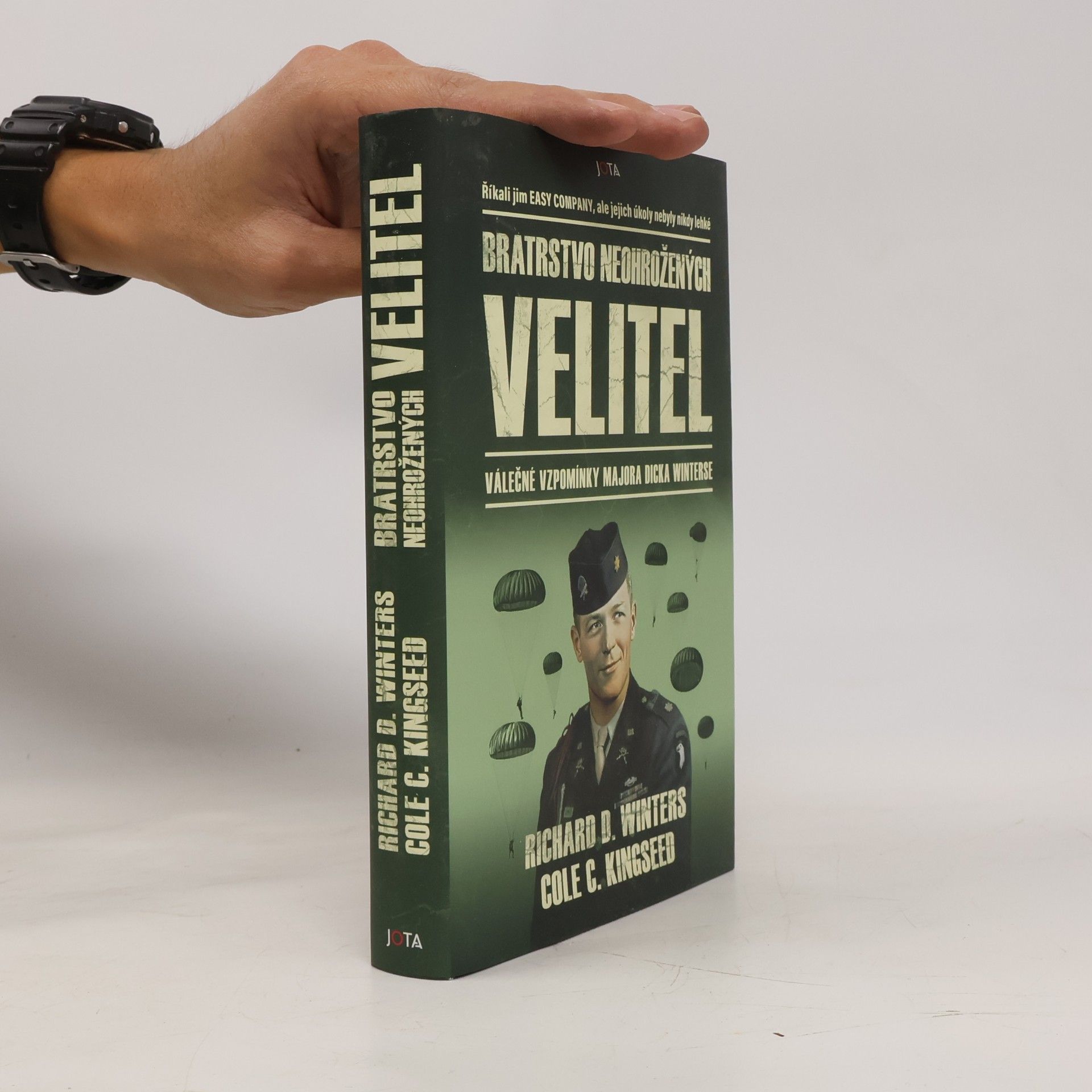 Bratrstvo neohrožených: Velitel