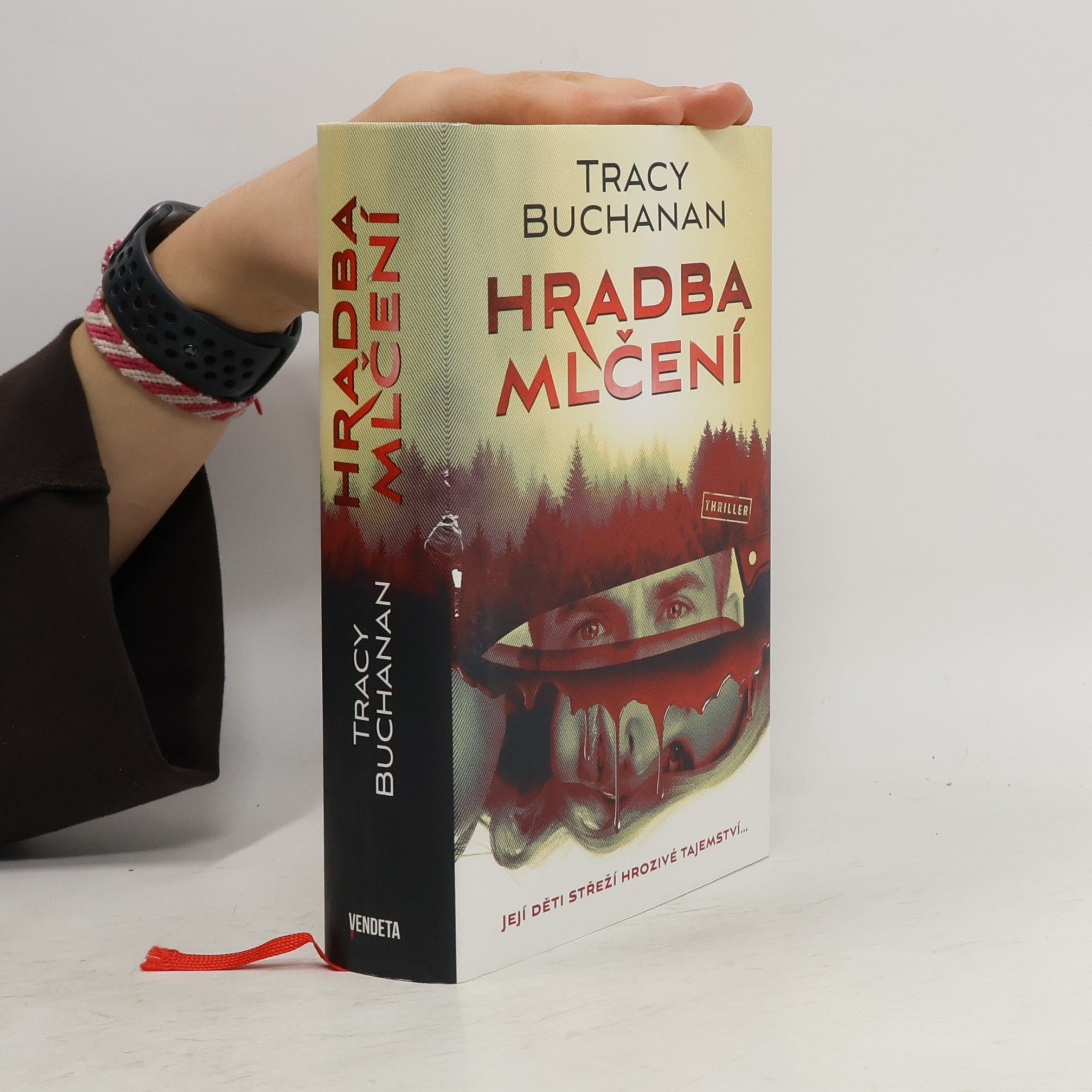 Tracy Buchanan Hradba mlčení