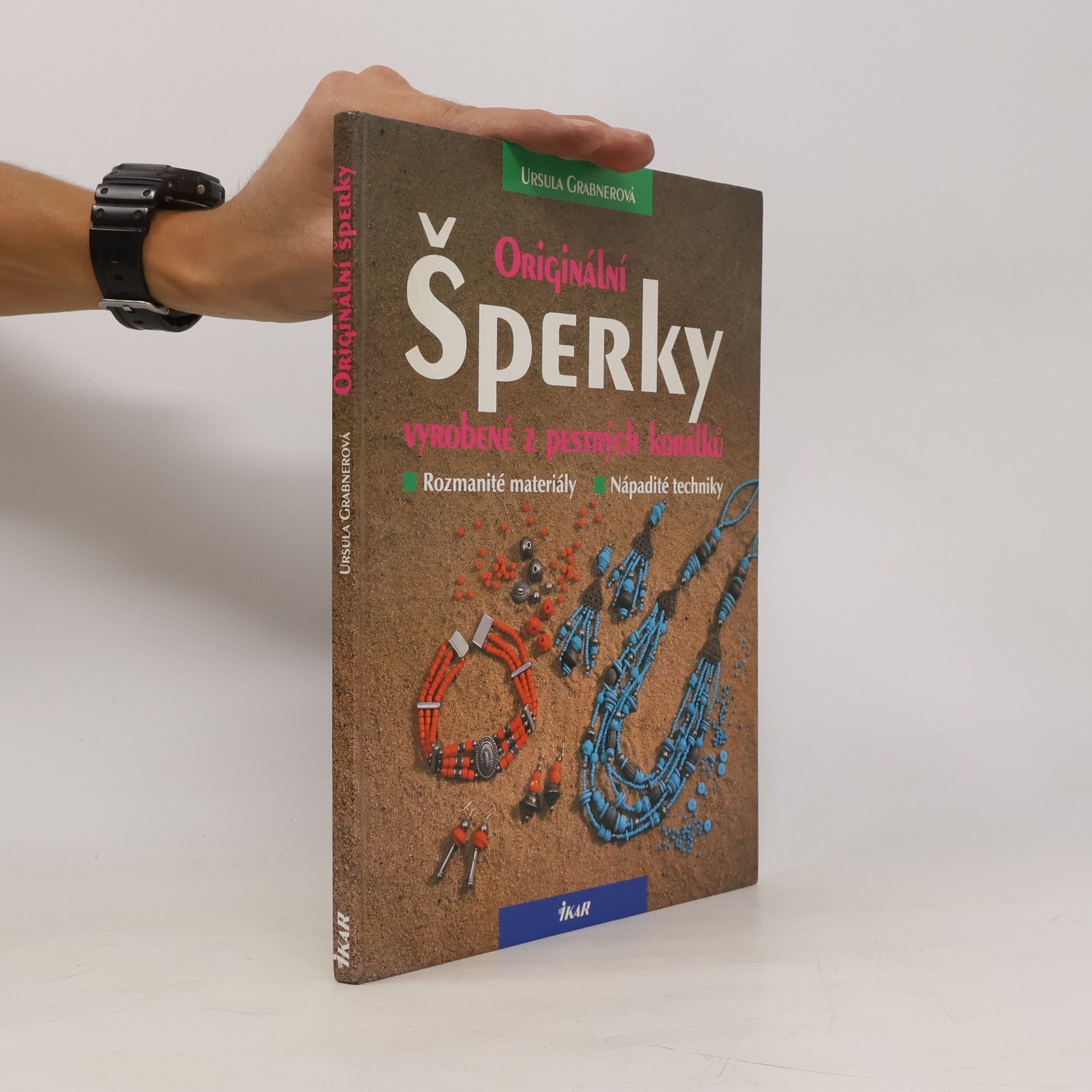 Jarmila Doubravová Originální šperky vyrobené z pestrých korálků.