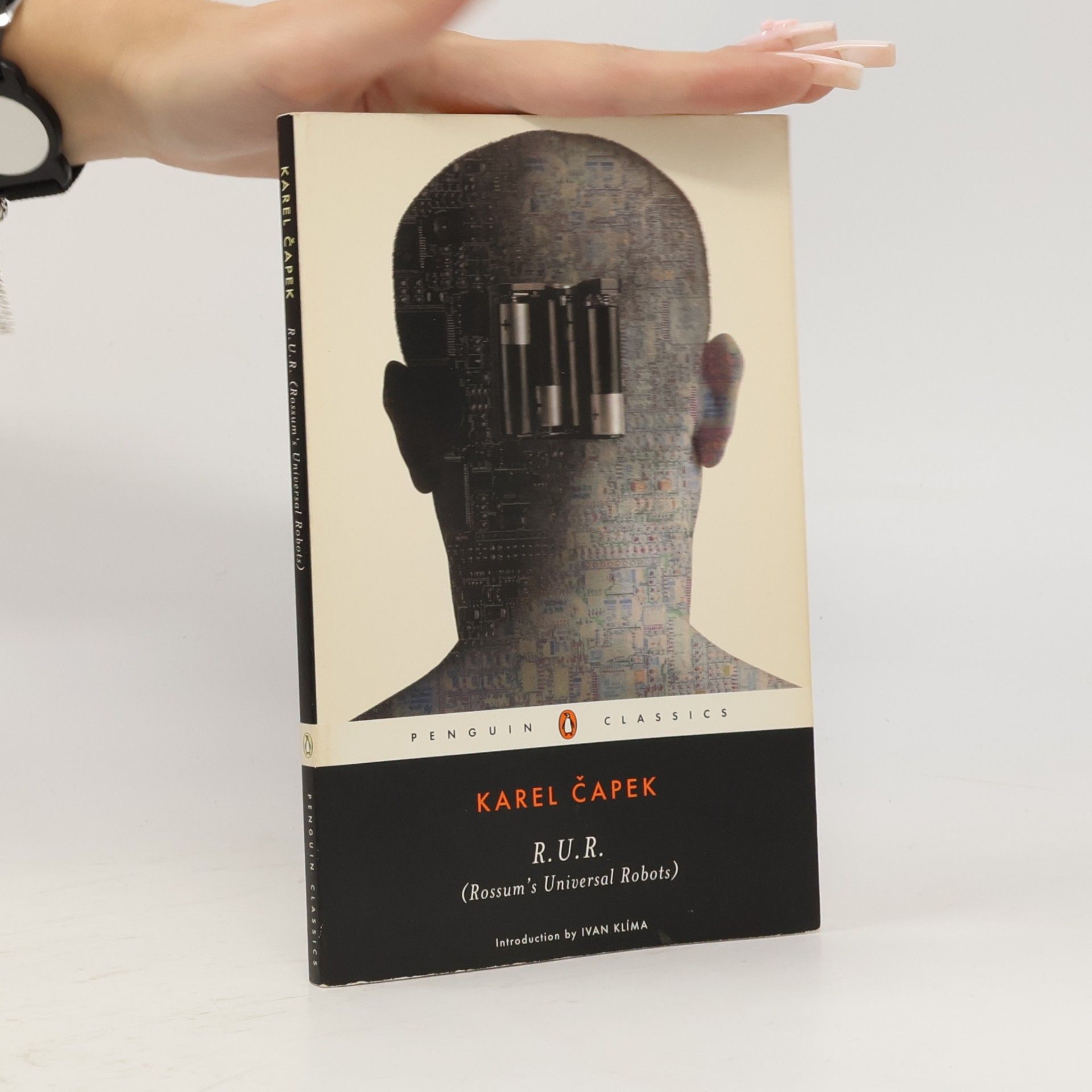 Karel Čapek RUR. Anglicky R.U.R. (Rossum's Universal Robots)