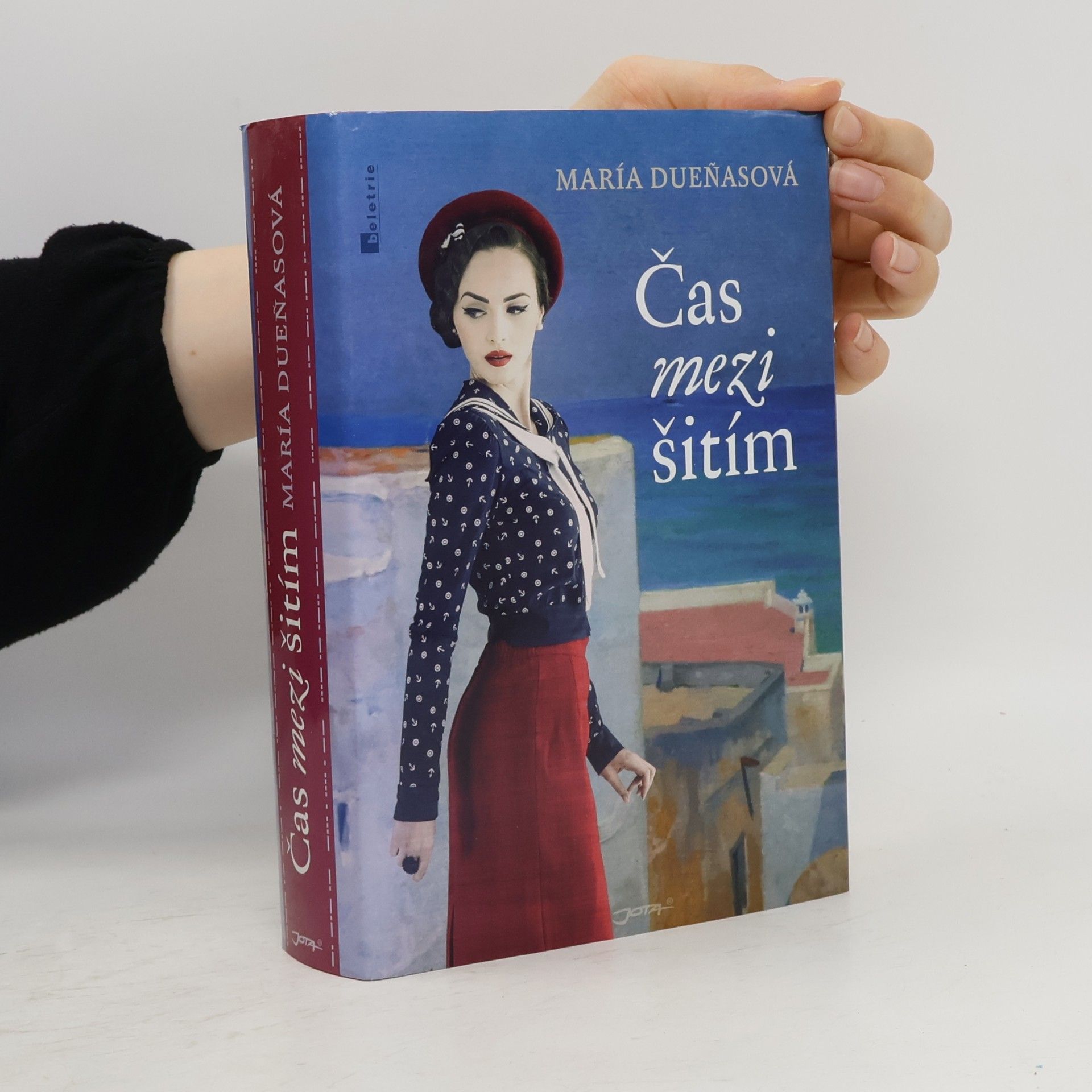 María Dueñas Čas mezi šitím
