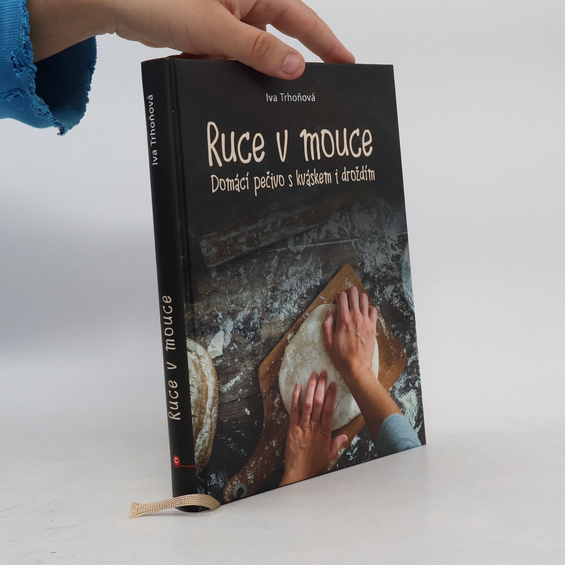 Iva Trhoňová Ruce v mouce