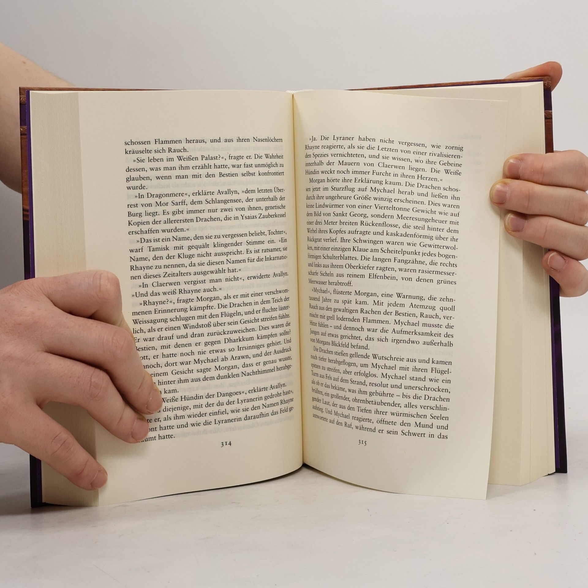 Glenna McReynolds Schild und Feder