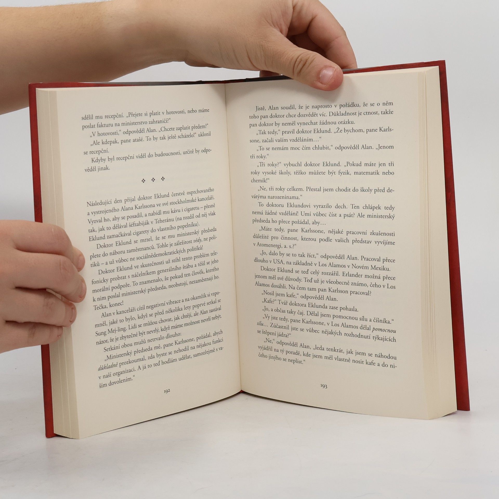 Jonas Jonasson Stoletý stařík, který vylezl z okna a zmizel