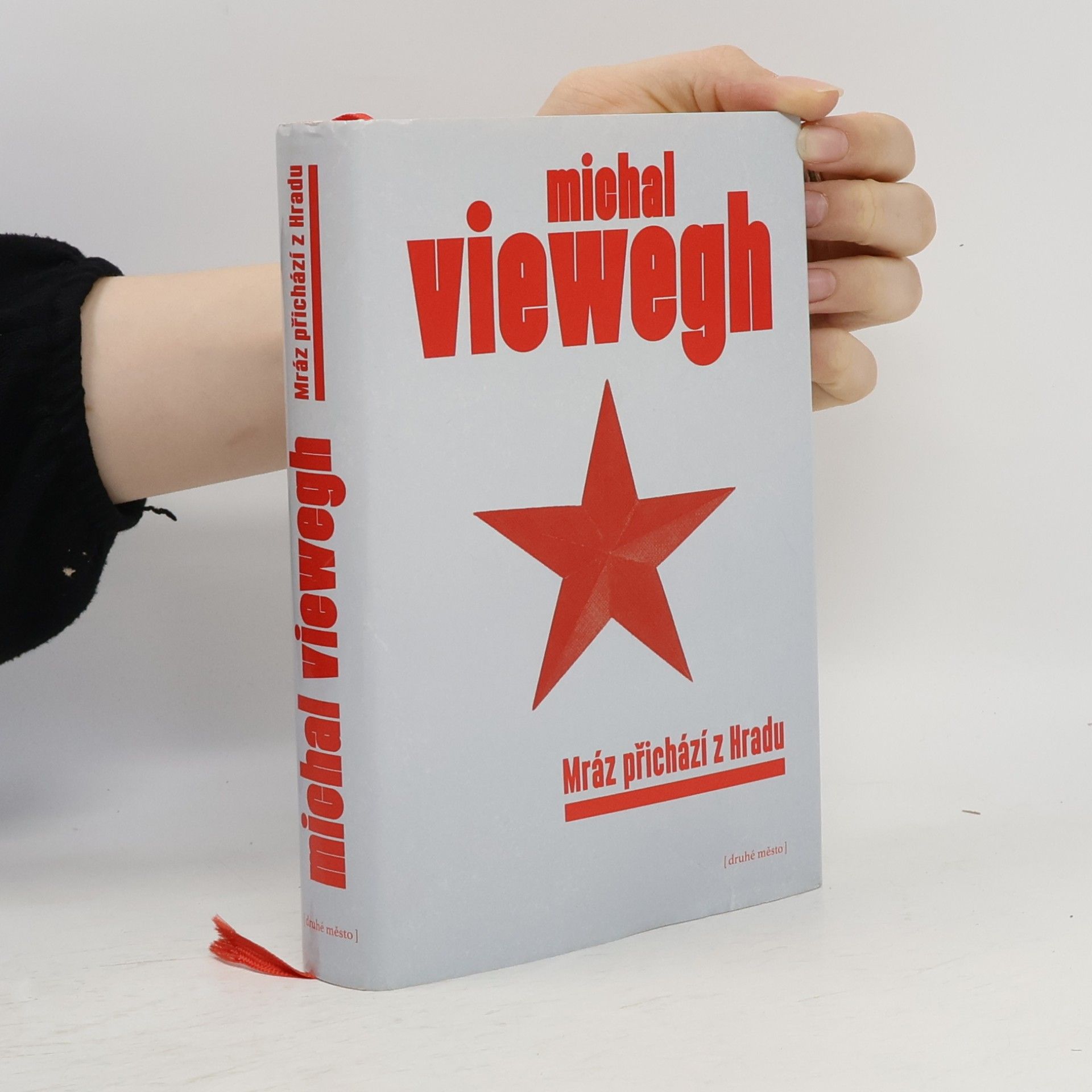 Michal Viewegh Mráz přichází z Hradu