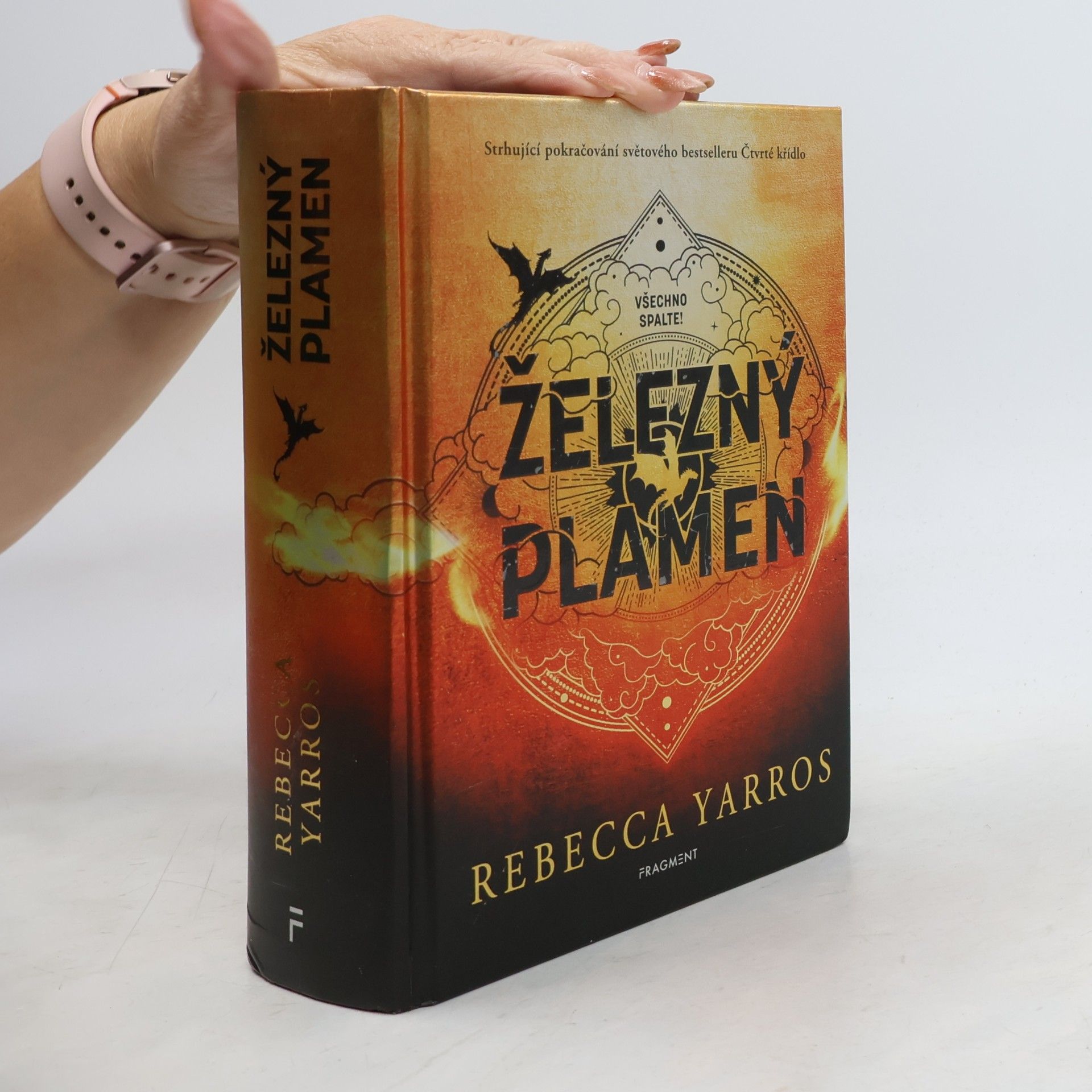 Rebecca Yarros Železný plamen
