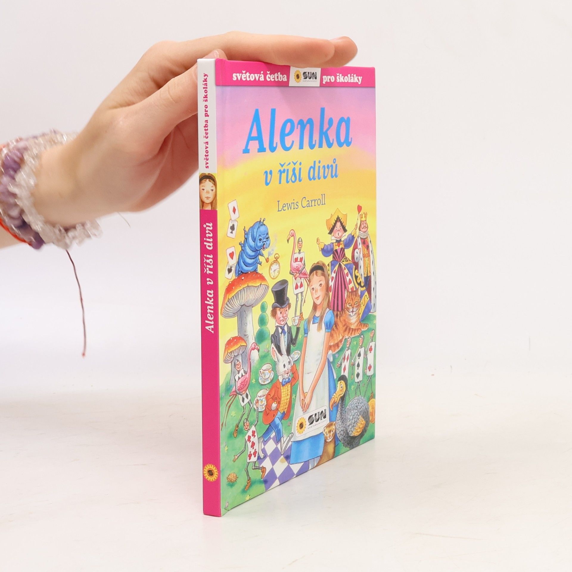 Alenka v říši divů (převyprávění)