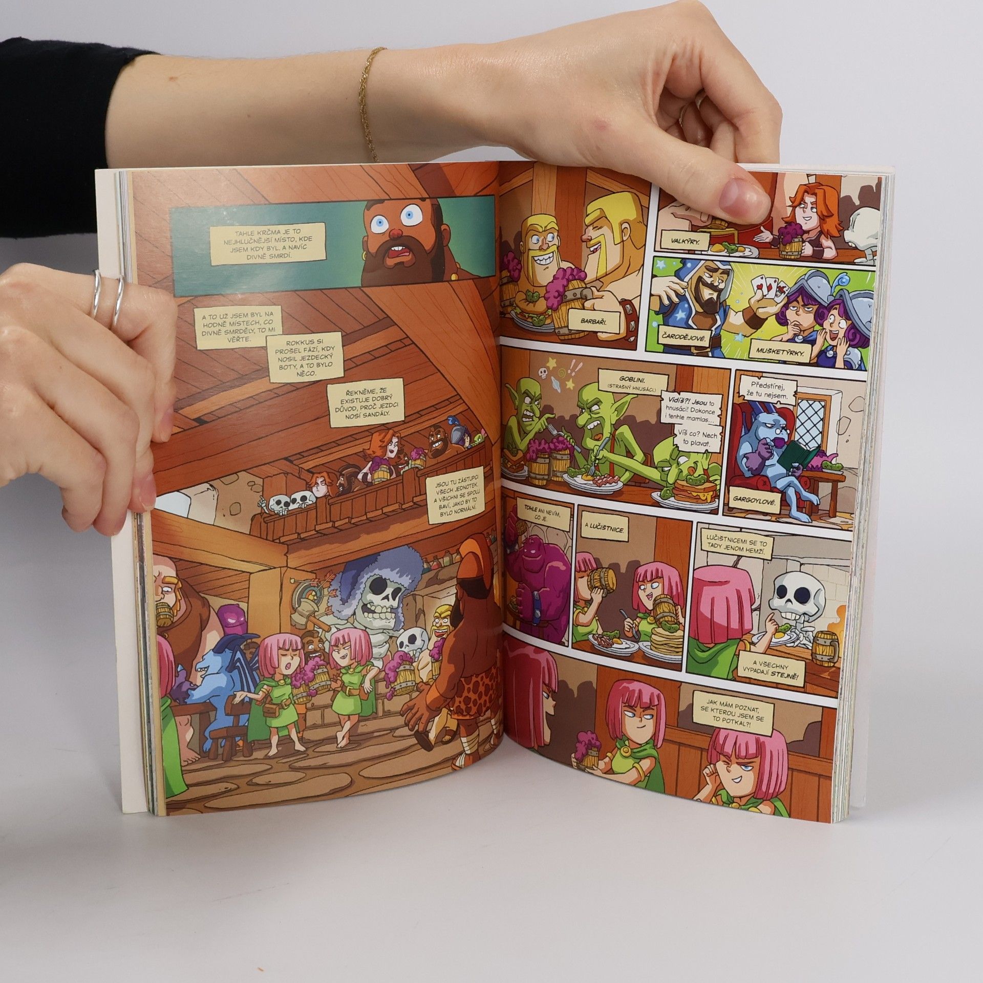 Gene Luen Yang Komiksový clash : legendární legendy o legendózních hrdinskostech. První díl